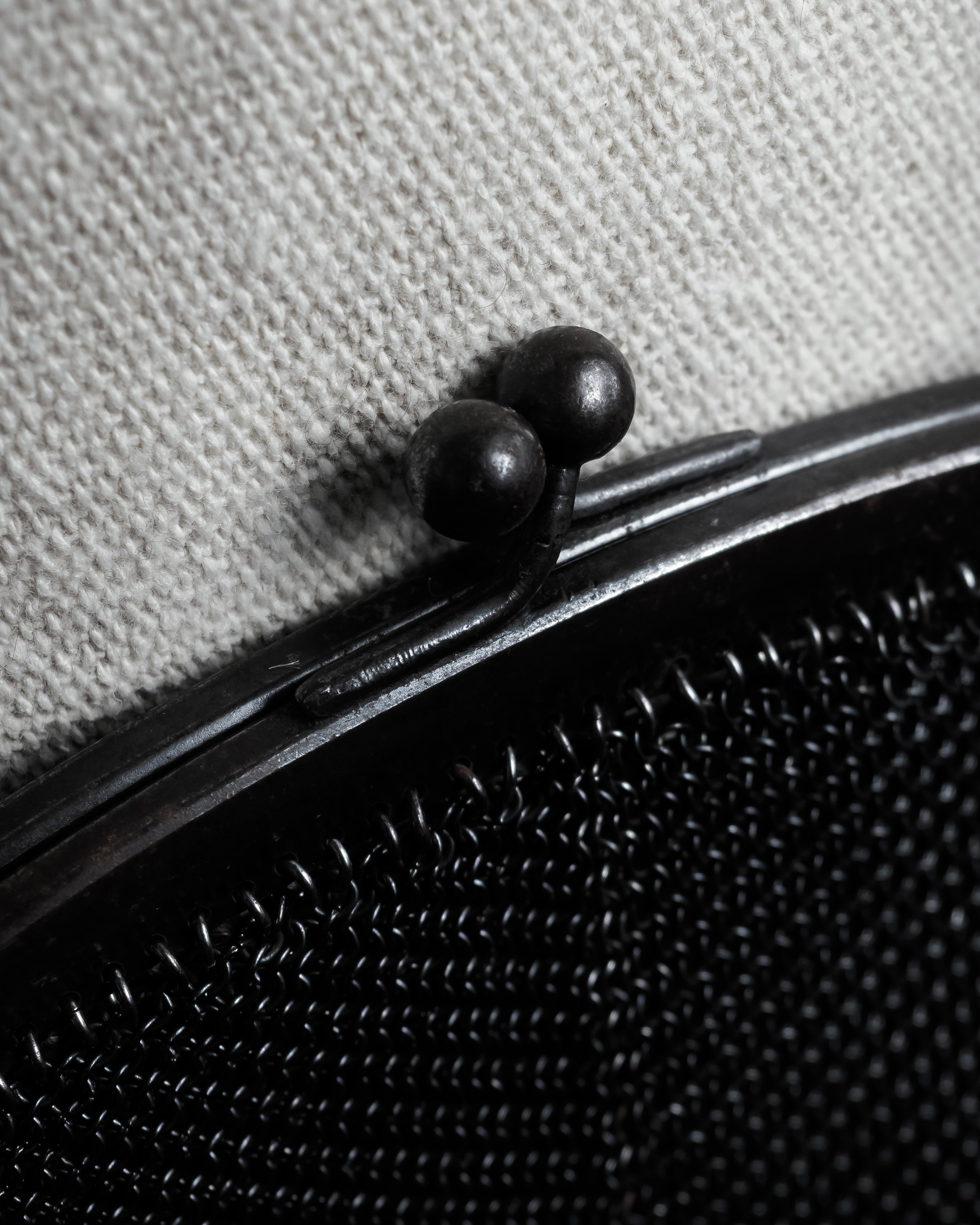 "Vintage metal mesh clasp chain shoulder bag"