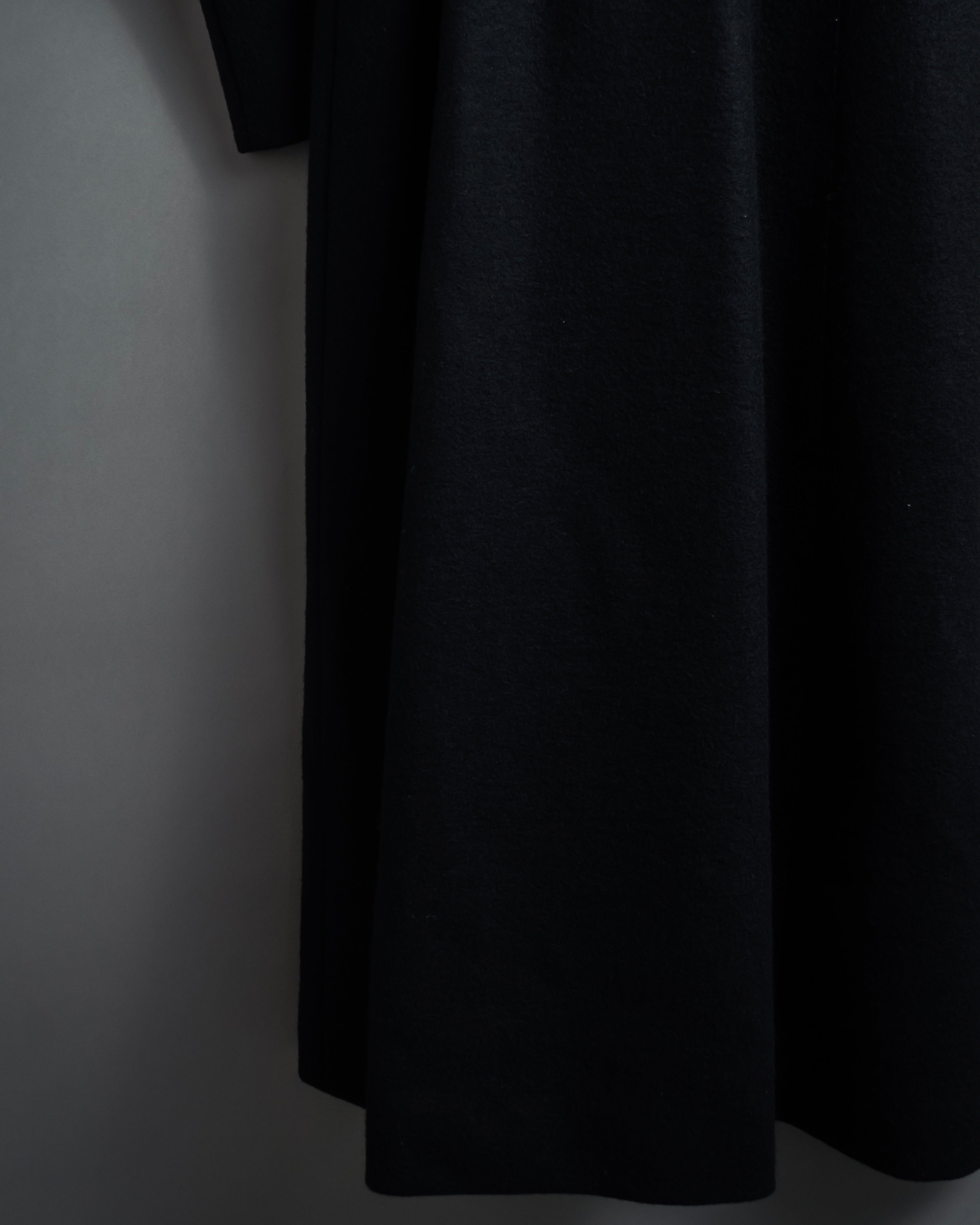 "Marc Jacobs" A soft flowing flared silhouette long coat