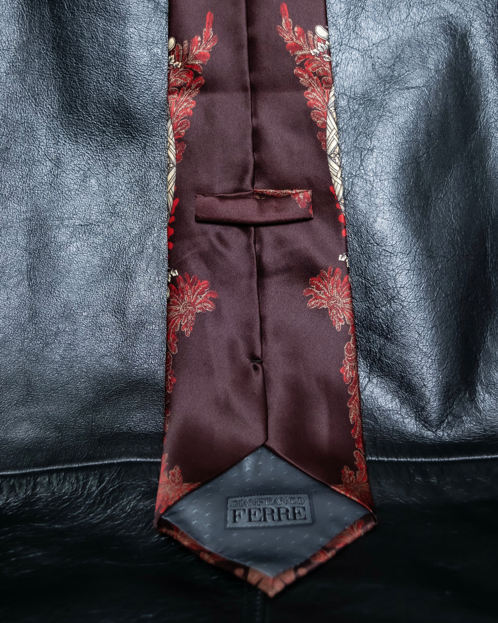 "GIANFRANCO FERRE" Beautiful botanical and frame design necktie