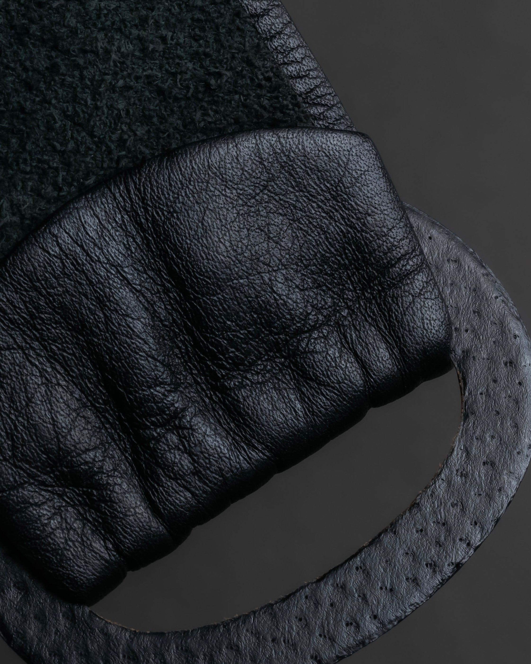 "BURBERRYS" Oval buckle design, supple leather belt