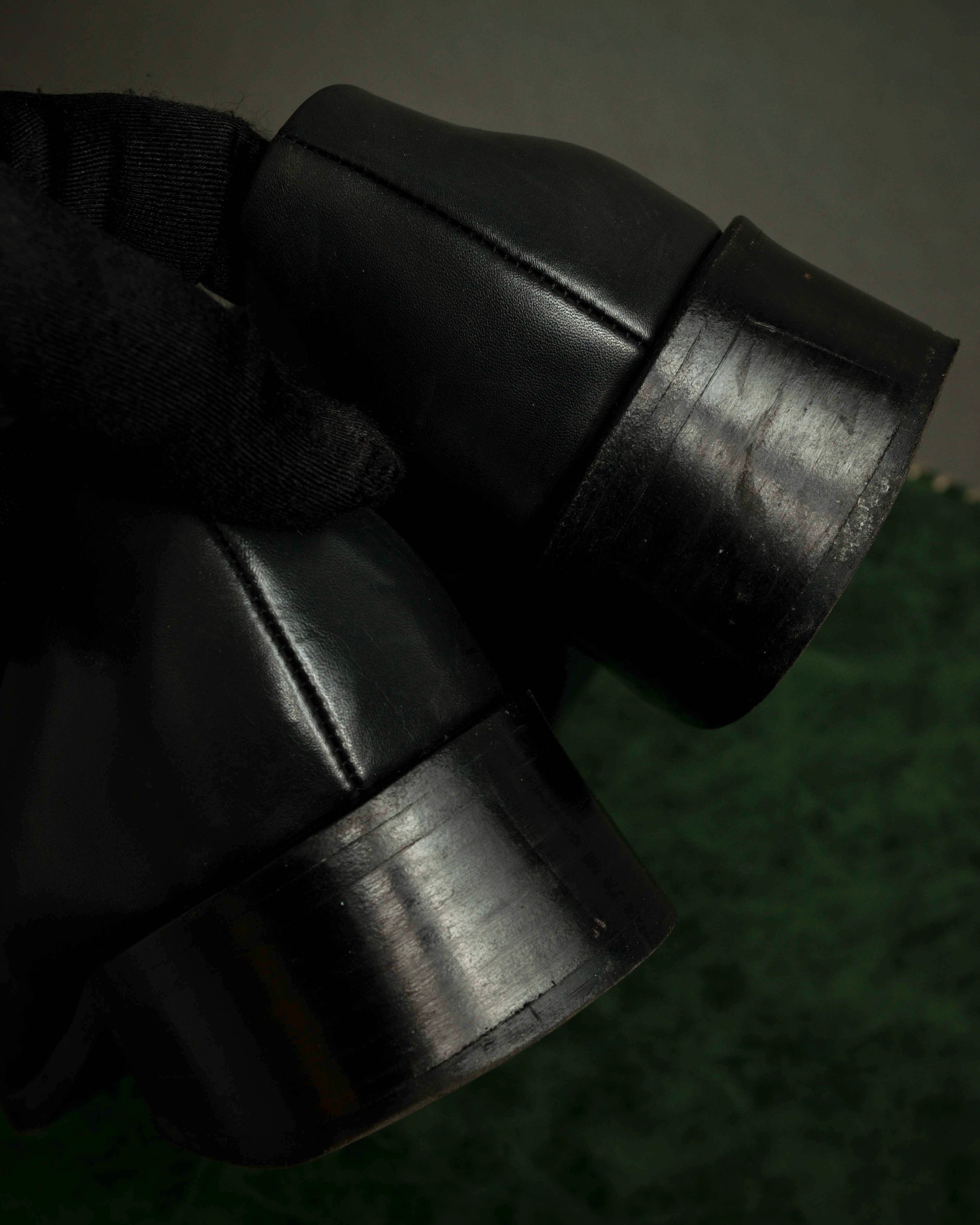 "PRADA" Apron stitch design long nose loafers