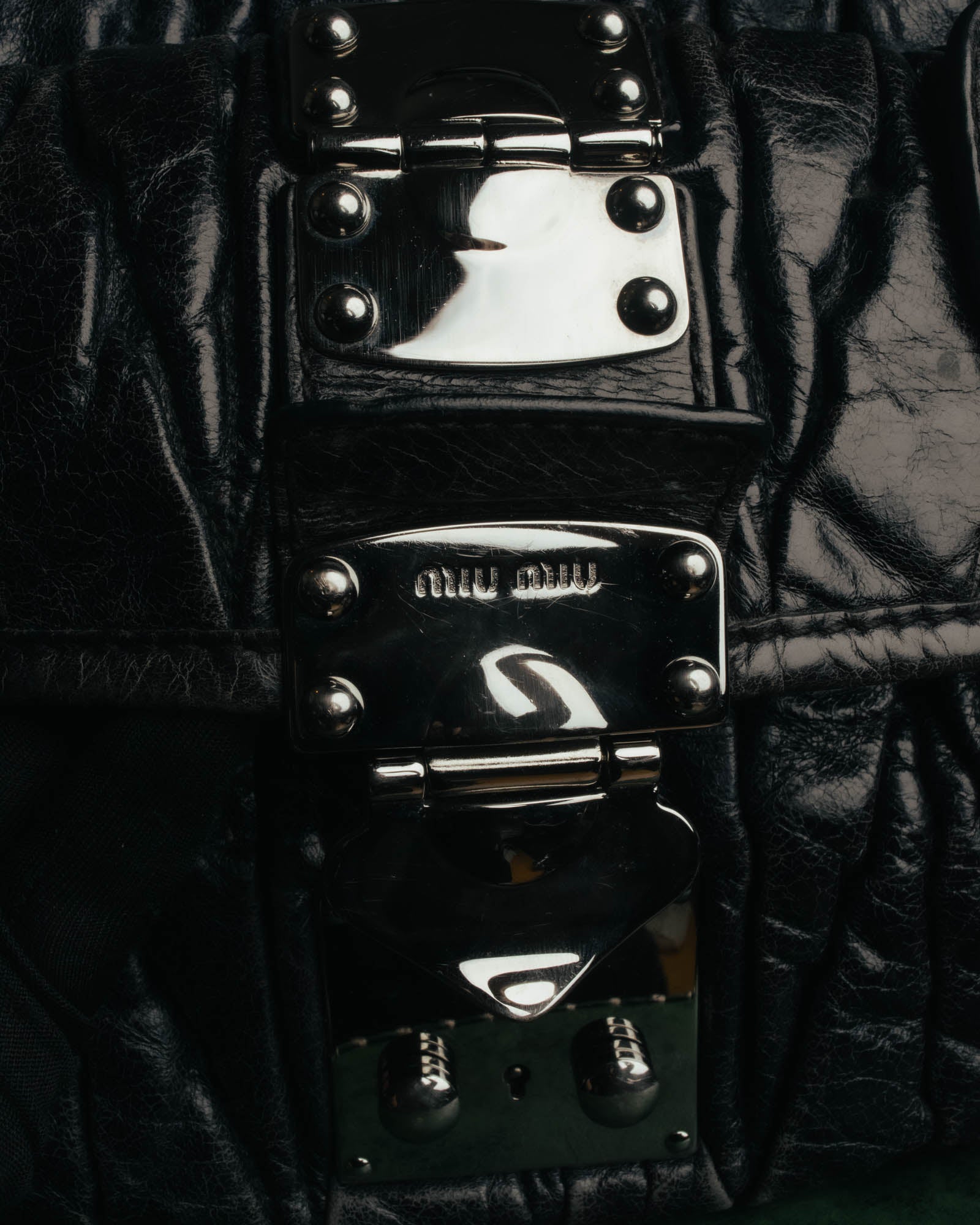 -SPECIAL- "MIU MIU" 00's-10's Glossy gathered leather handbag