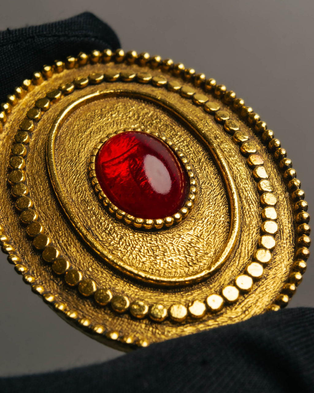 -SPECIAL- “CHANEL” 1982Years red cabochon oval brooch