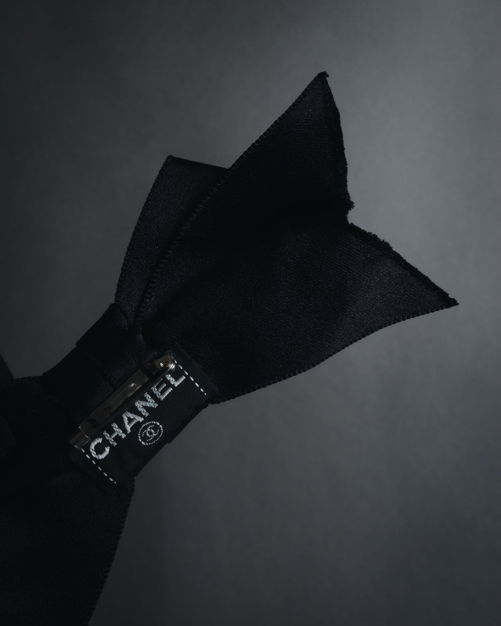 "CHANEL" 90’s black satin and grosgrain ribbon brooch
