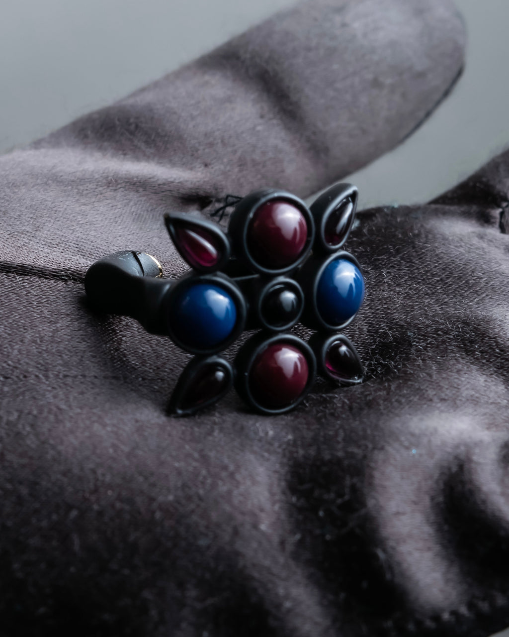 "LOUIS VUITTON"　Geometric color stone ring