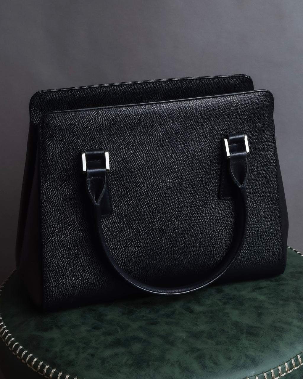 "BURBERRY" Trapezoidal embossed leather one-handle bag