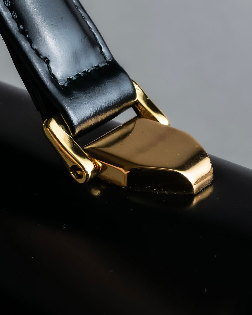 "Valentino Garavani" Logo turn lock parts design leather hand bag