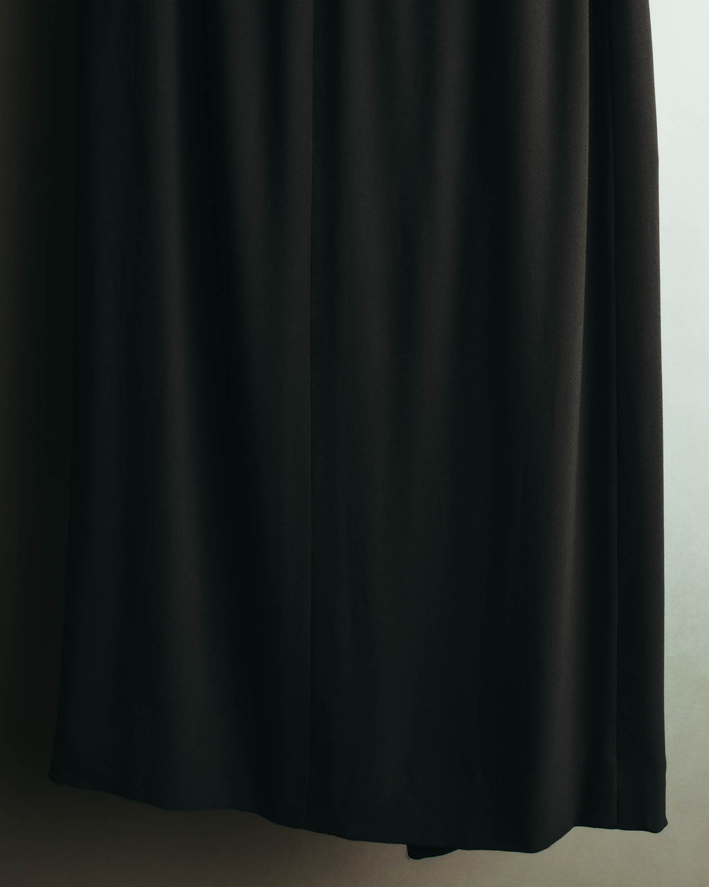 “HERMÈS” 90’s-00’s Minimal black silk wrap skirt
