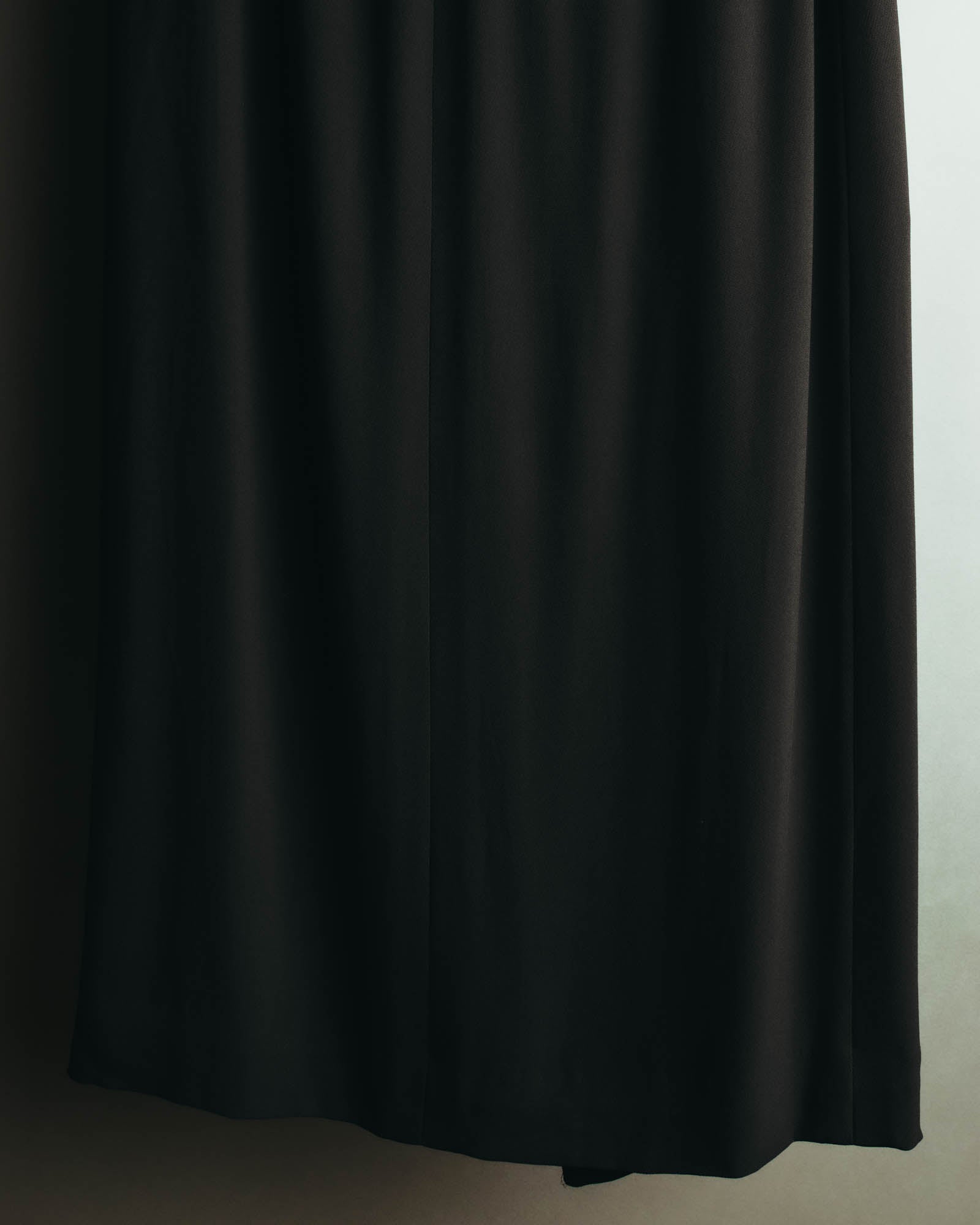 “HERMÈS” 90’s-00’s Minimal black silk wrap skirt