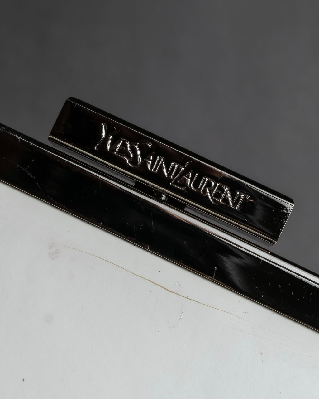 "YVES SAINT LAURENT" Clasp design chain shoulder patent leather bag