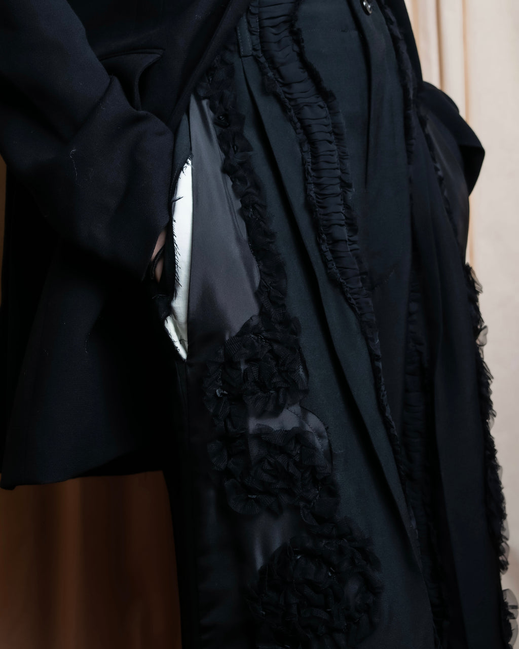 "COMME des GARCONS" Ruffle & tulle asymmetrical docking sarouel slacks