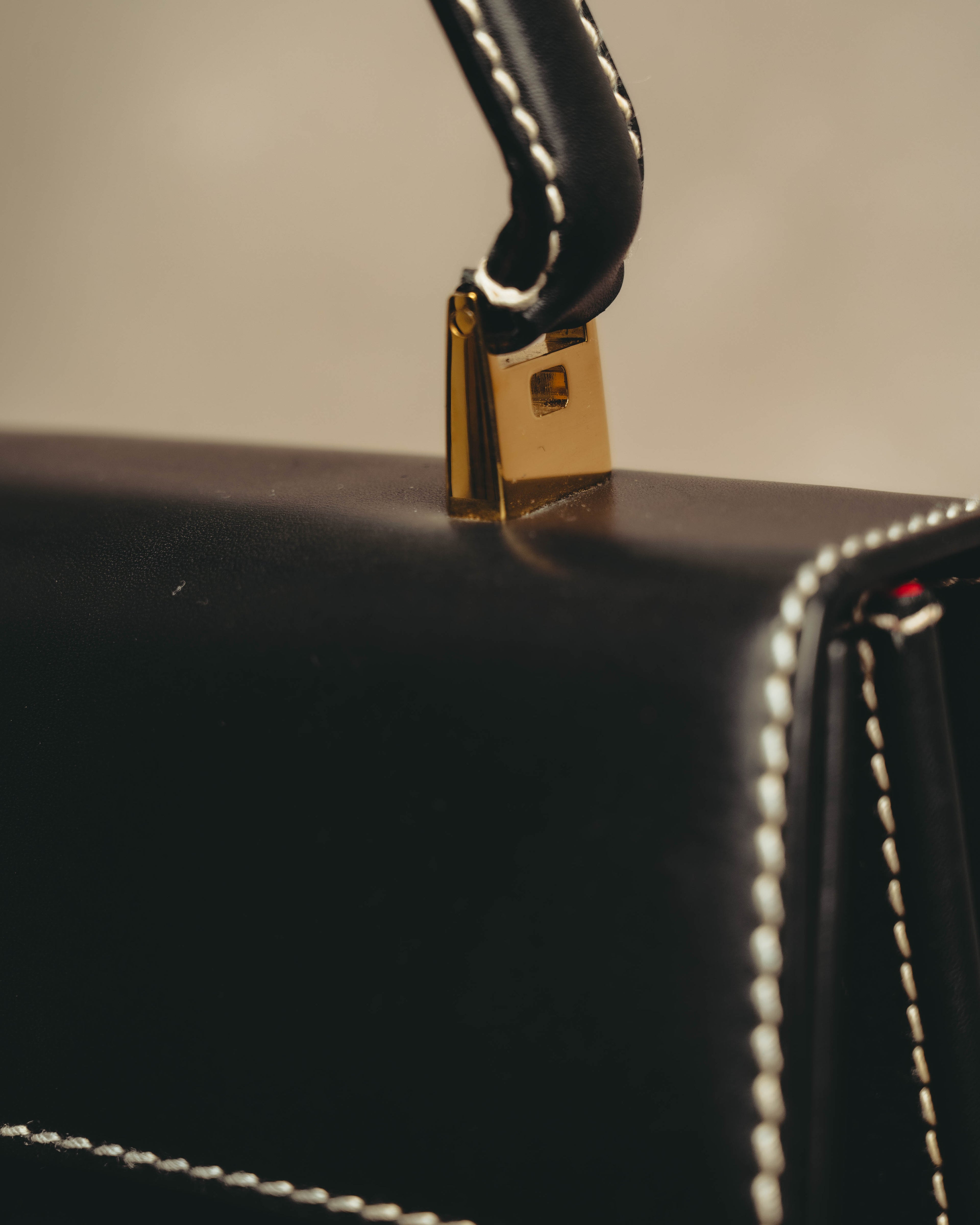 -SPECIAL- "Salvatore Ferragamo" 90's-00's Gancini contrast stitch leather handbag