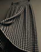 “Salvatore Ferragamo” 90’s-00’s Houndstooth knit flare skirt