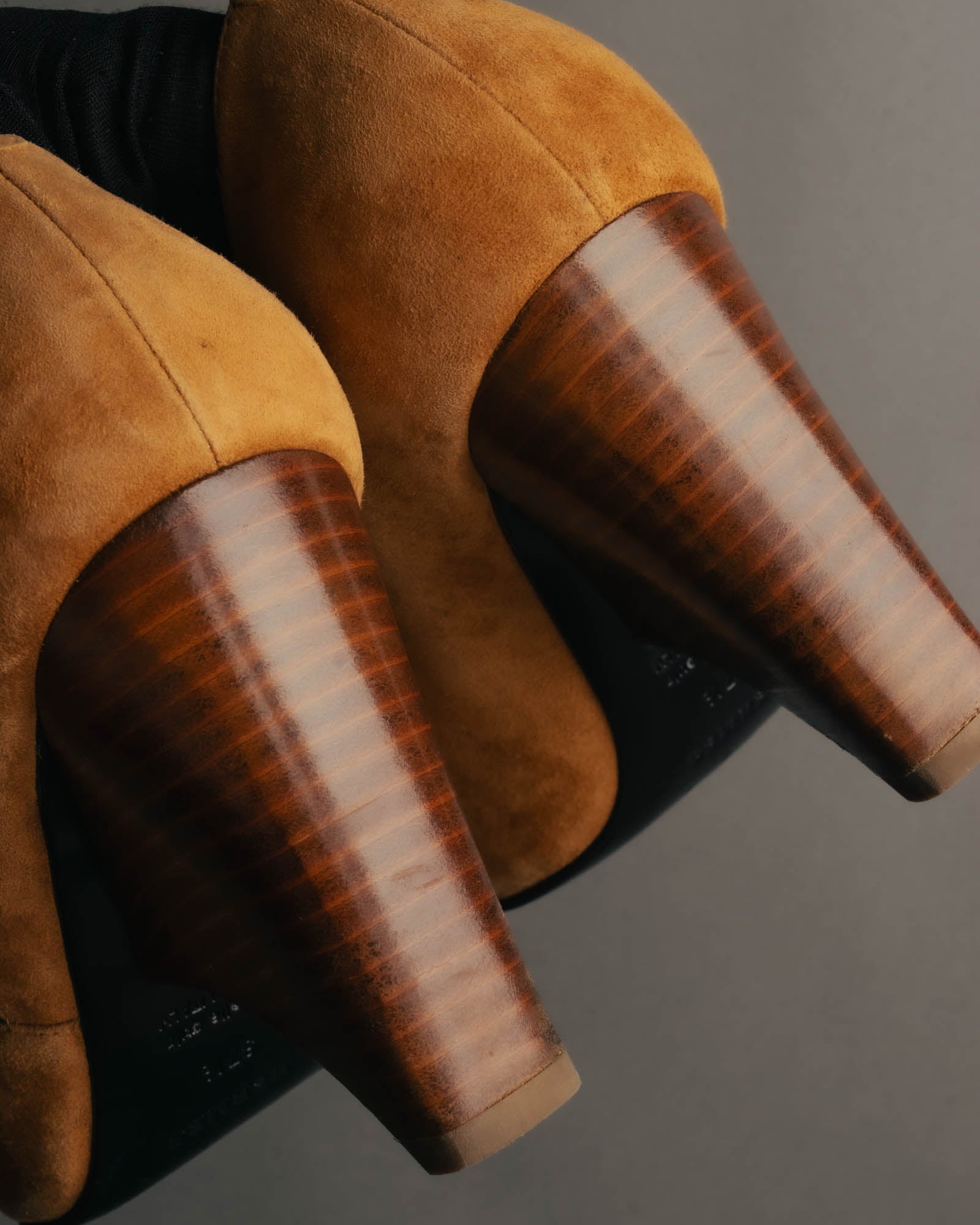 "Hermès" 90's-00's Sculptural suede pointed-toe pumps