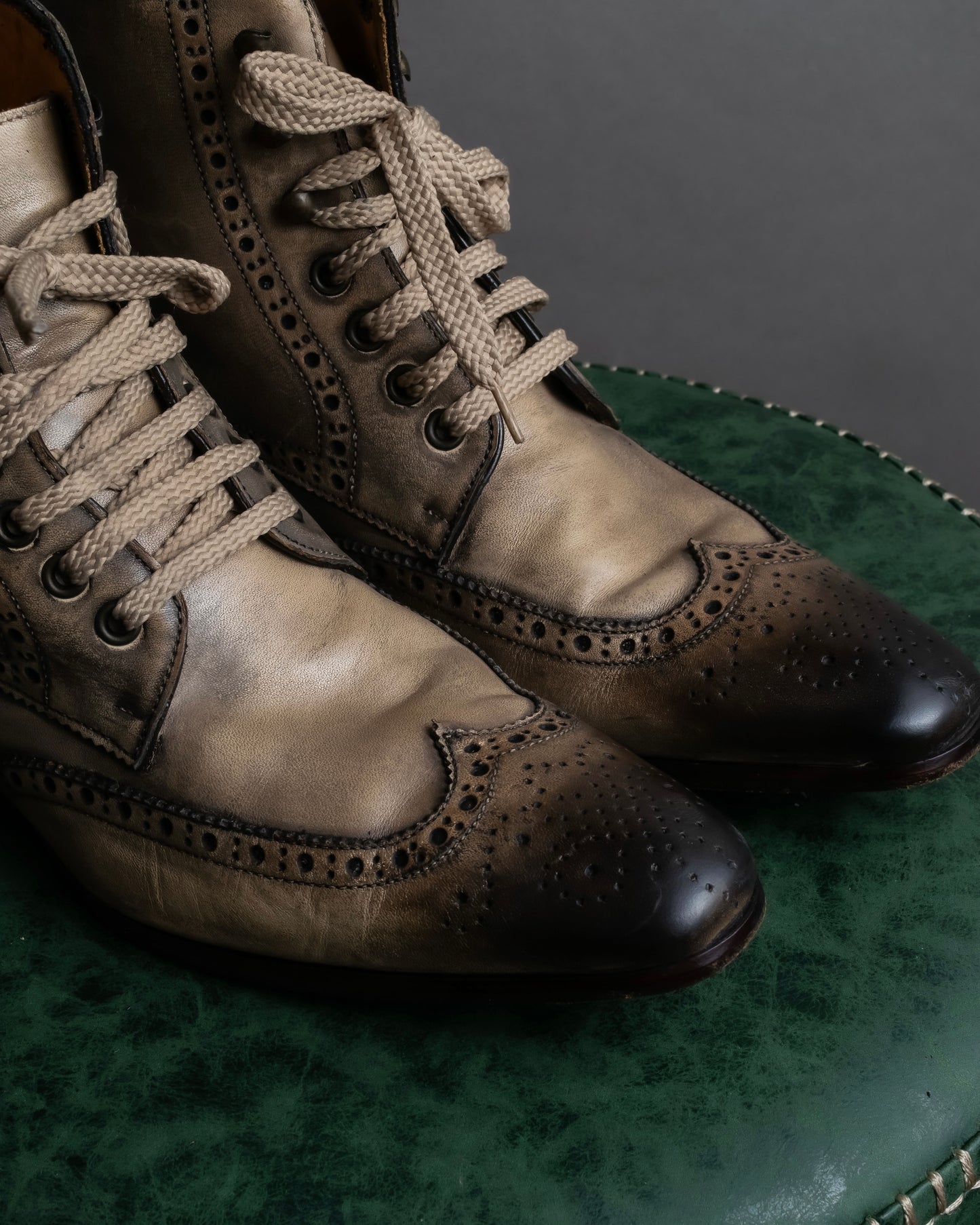 "FENICE" Gradient color leather lace up wingtip shoes