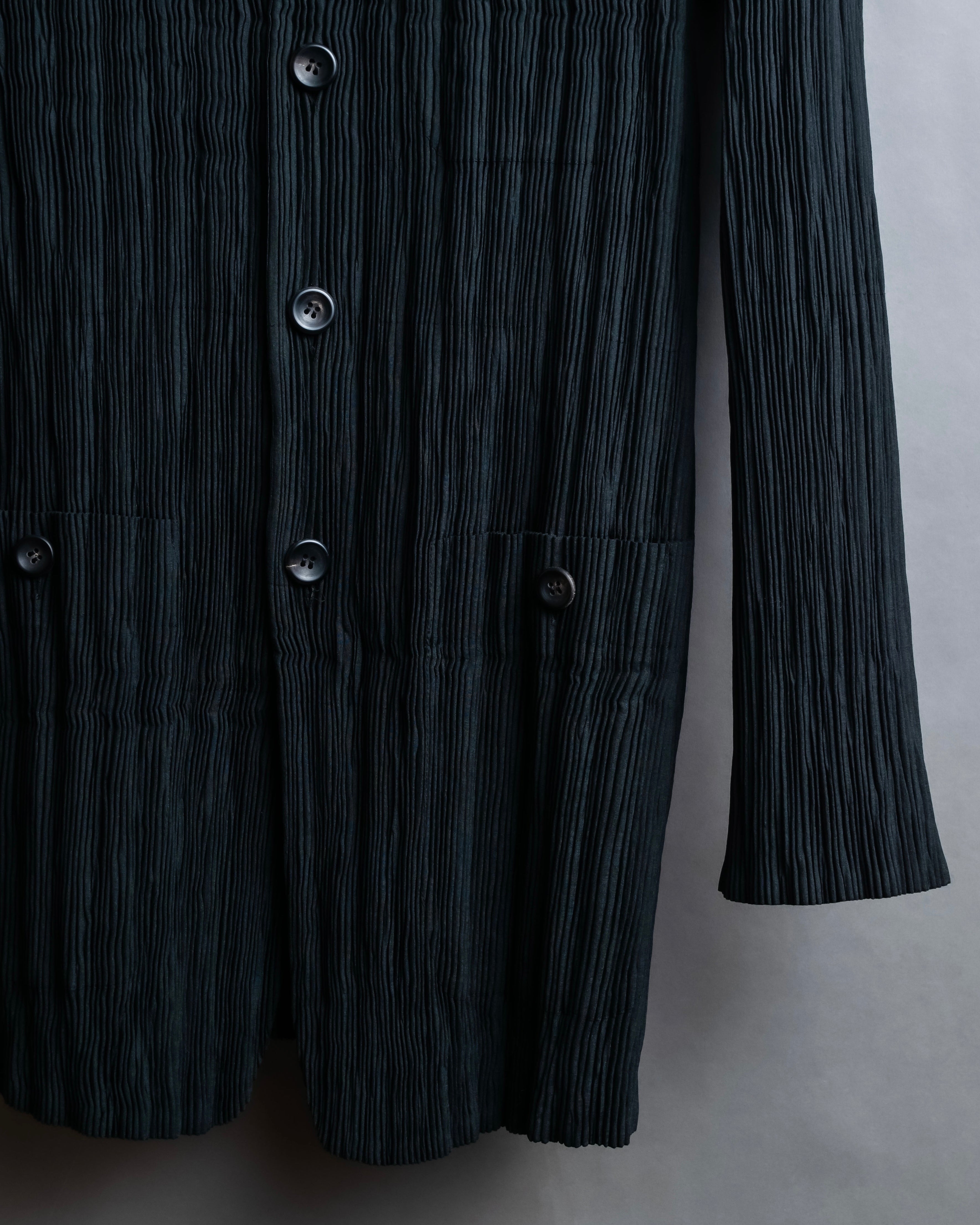 "ISSEY MIYAKE" Pleated vertical line shirt jacket