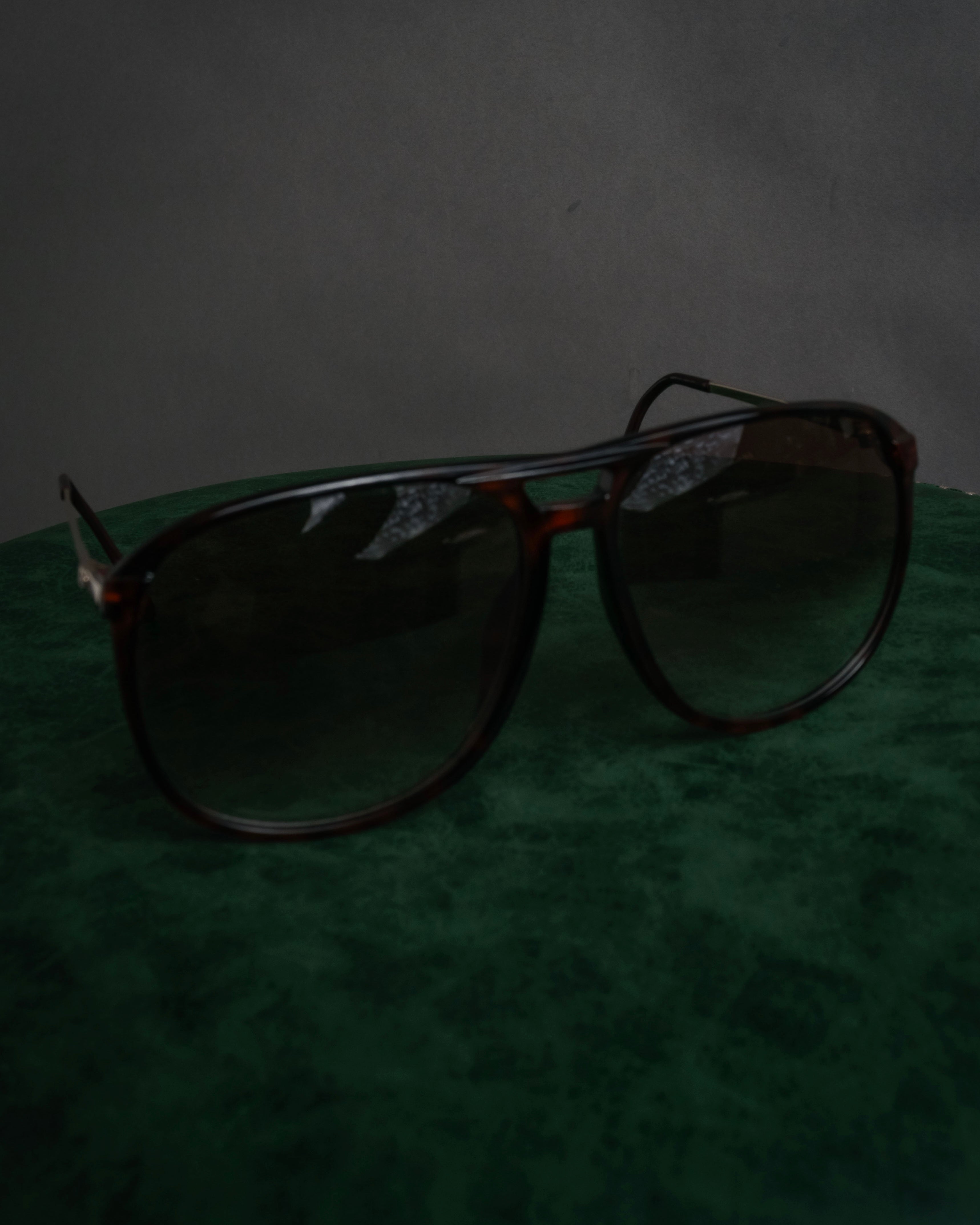 “Christian Dior MONSIEUR”
80’s Oversized aviator sunglasses