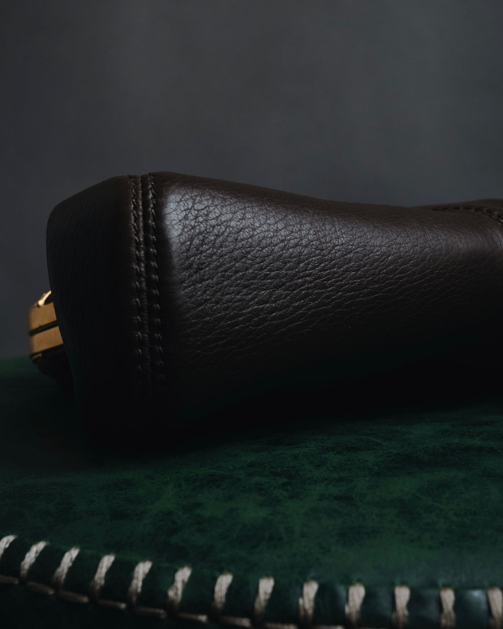 –SPECIAL– "VALENTINO GARAVANI"
00’s Jeweled frame leather bag