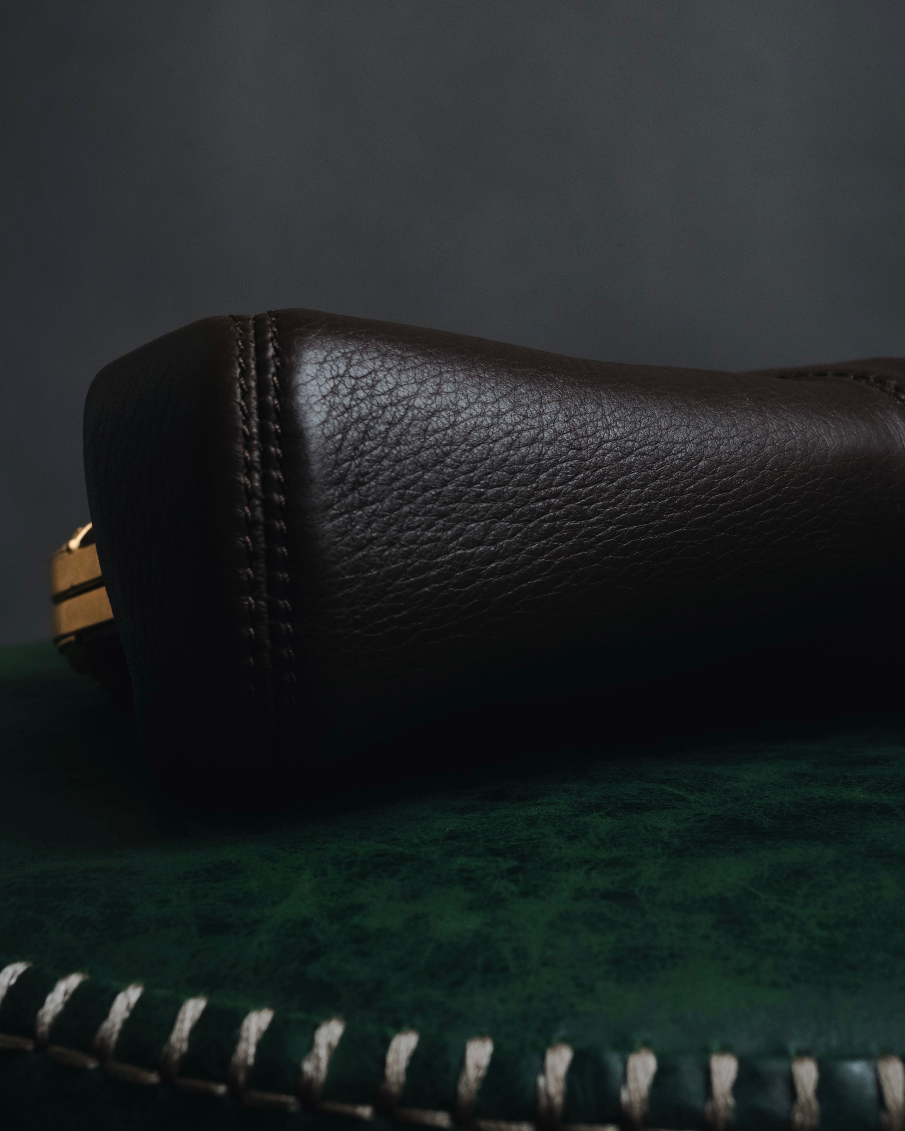 –SPECIAL– "VALENTINO GARAVANI"
00’s Jeweled frame leather bag