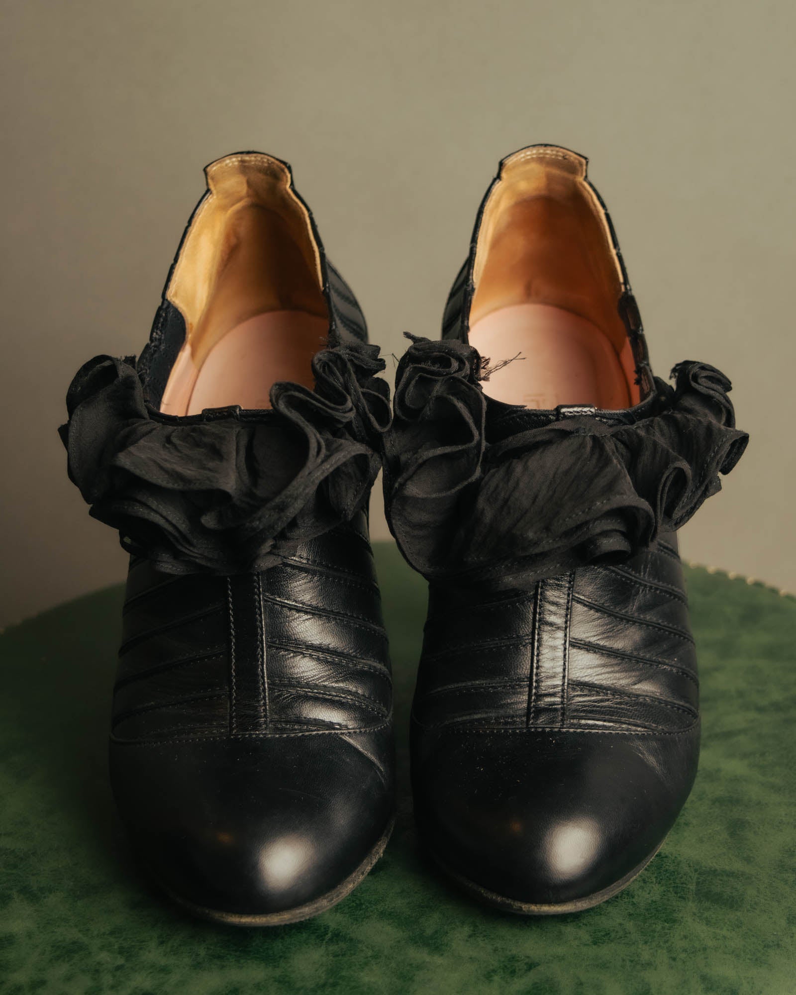 -SPECIAL- “CHANEL“ 2005-06 Paris-New York ruffle leather pumps