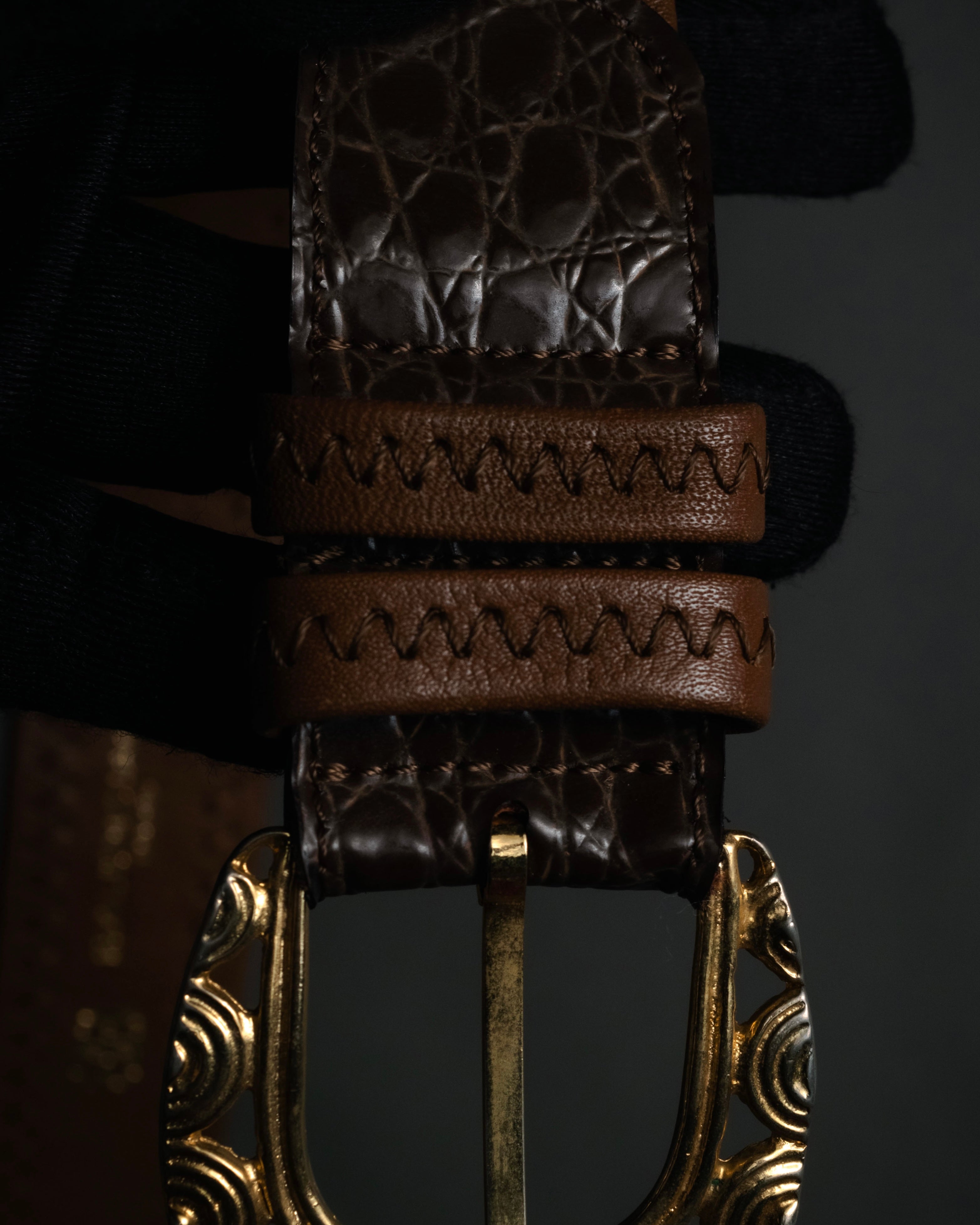 “BALENCIAGA” 2018’s- Archive-inspired spiral buckle belt