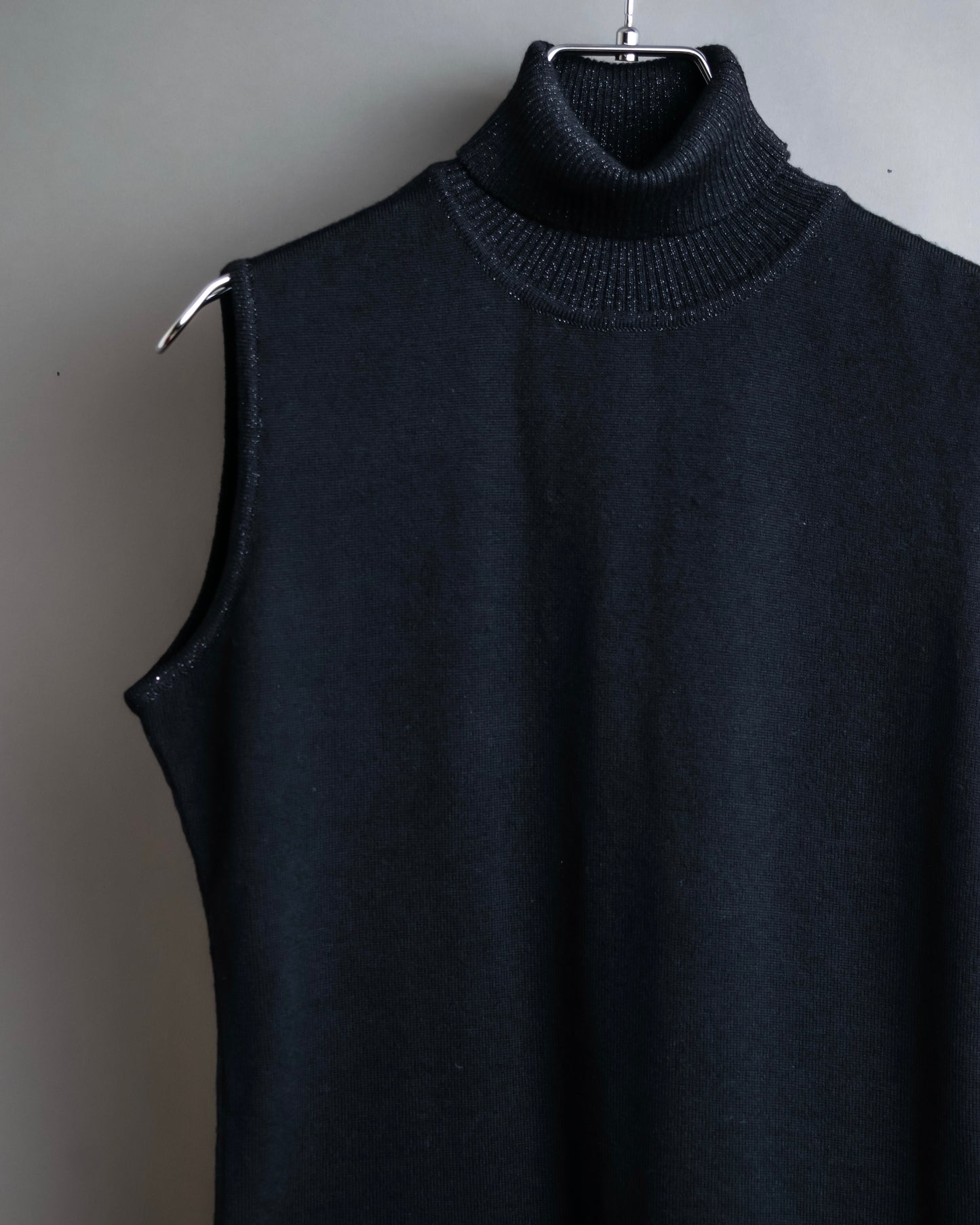 "VERSACE" High neck design sleeveless knit pullover