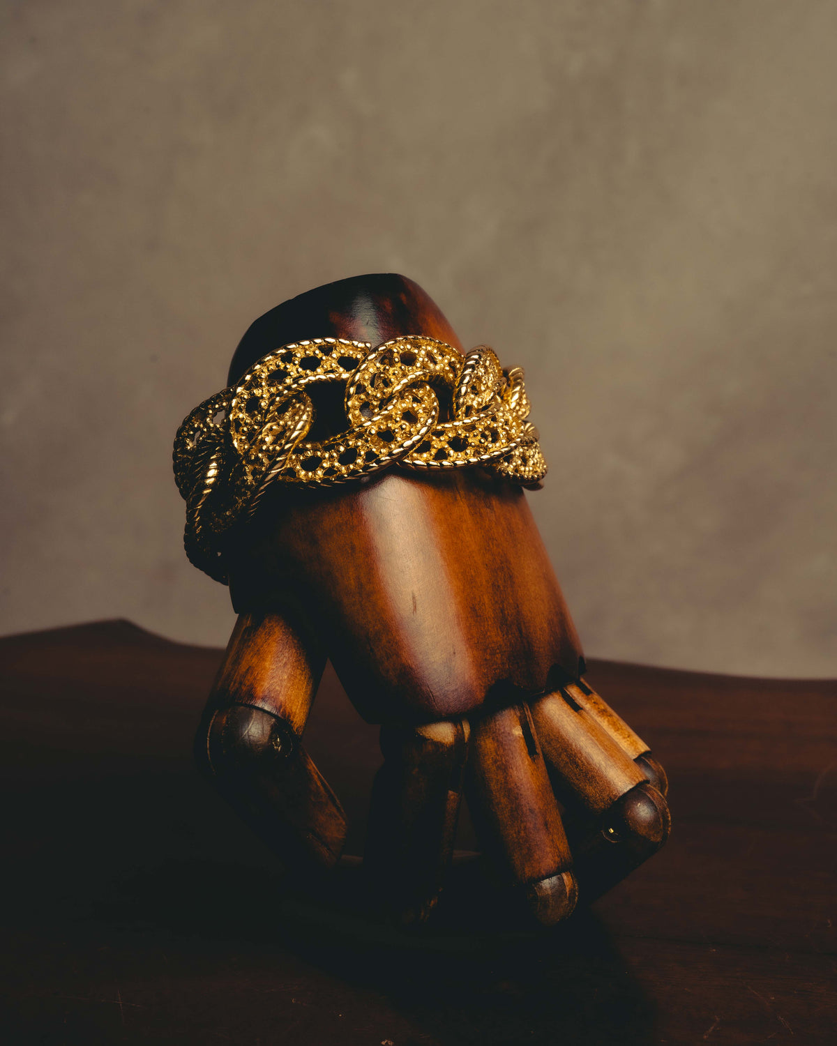-SPECIAL- “Christian Dior” 70’s-90’s Sculptural openwork gold tone chain bracelet