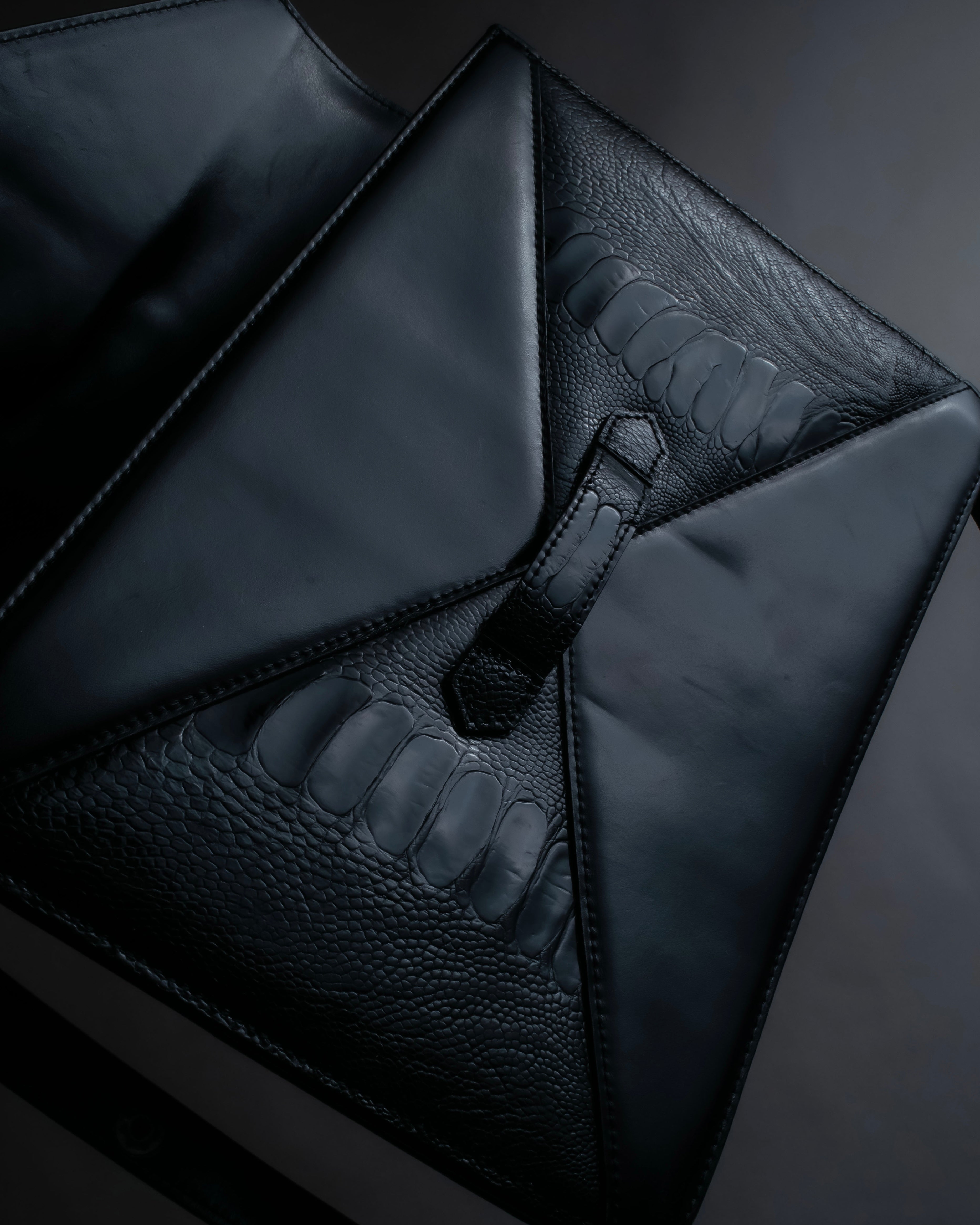 "YVES SAINT LAURENT" Crocodile embossed combination design leather bag