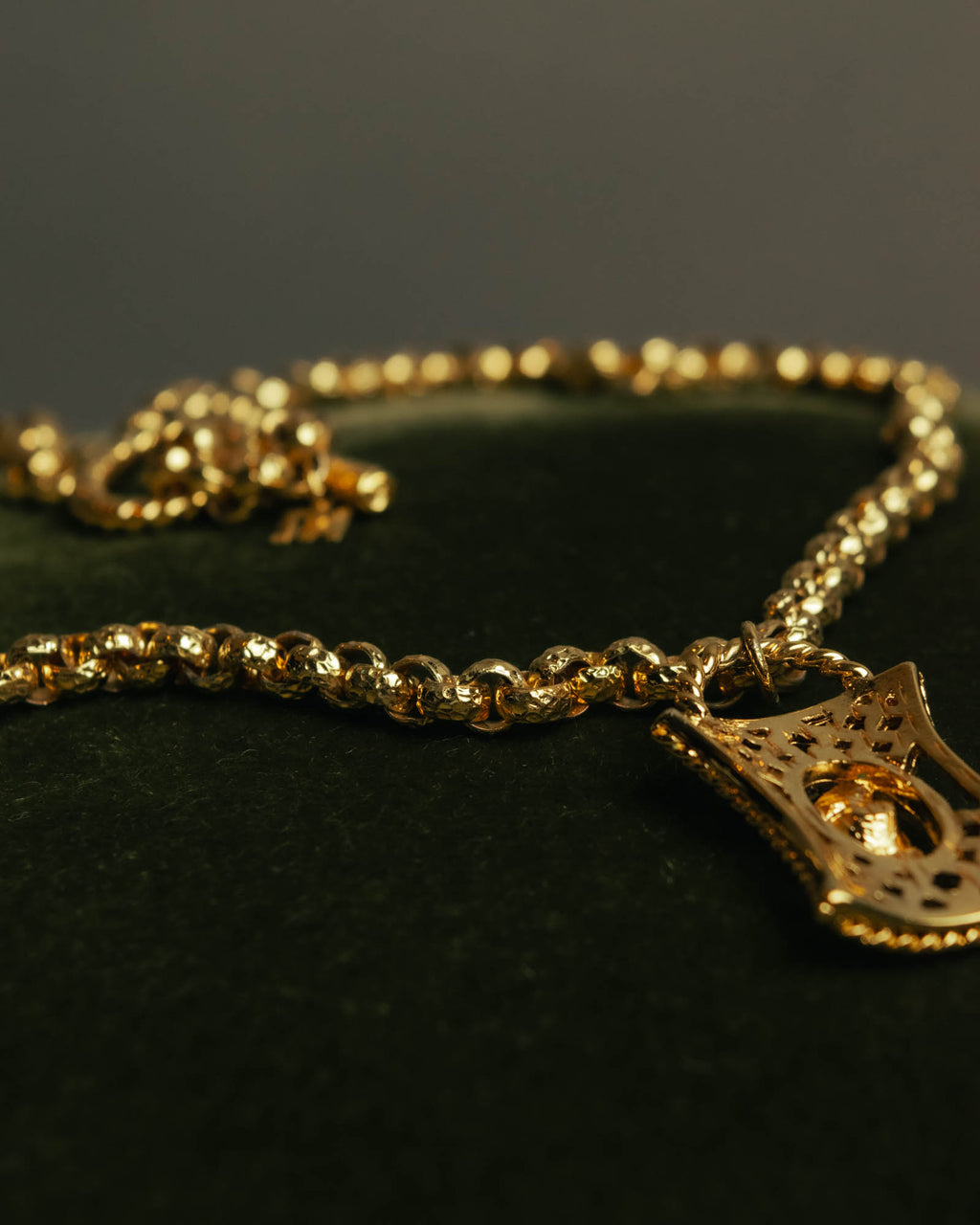 “NINA RICCI” Late 80’s-90’s gold tone openwork pendant necklace