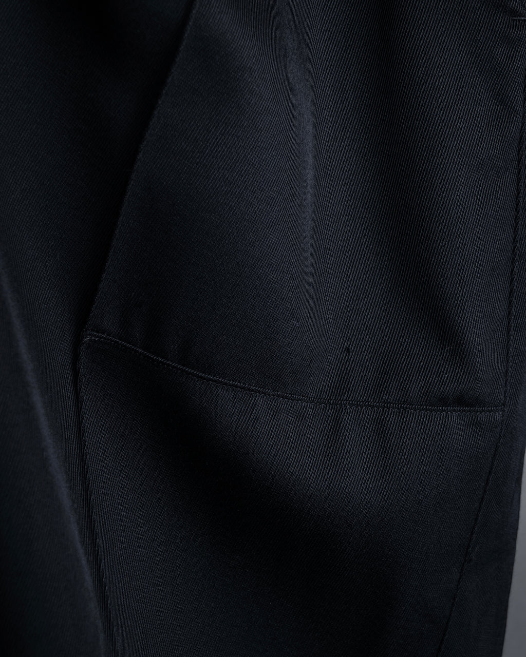 "LOEWE" Three-dimensional pattern design wide slacks