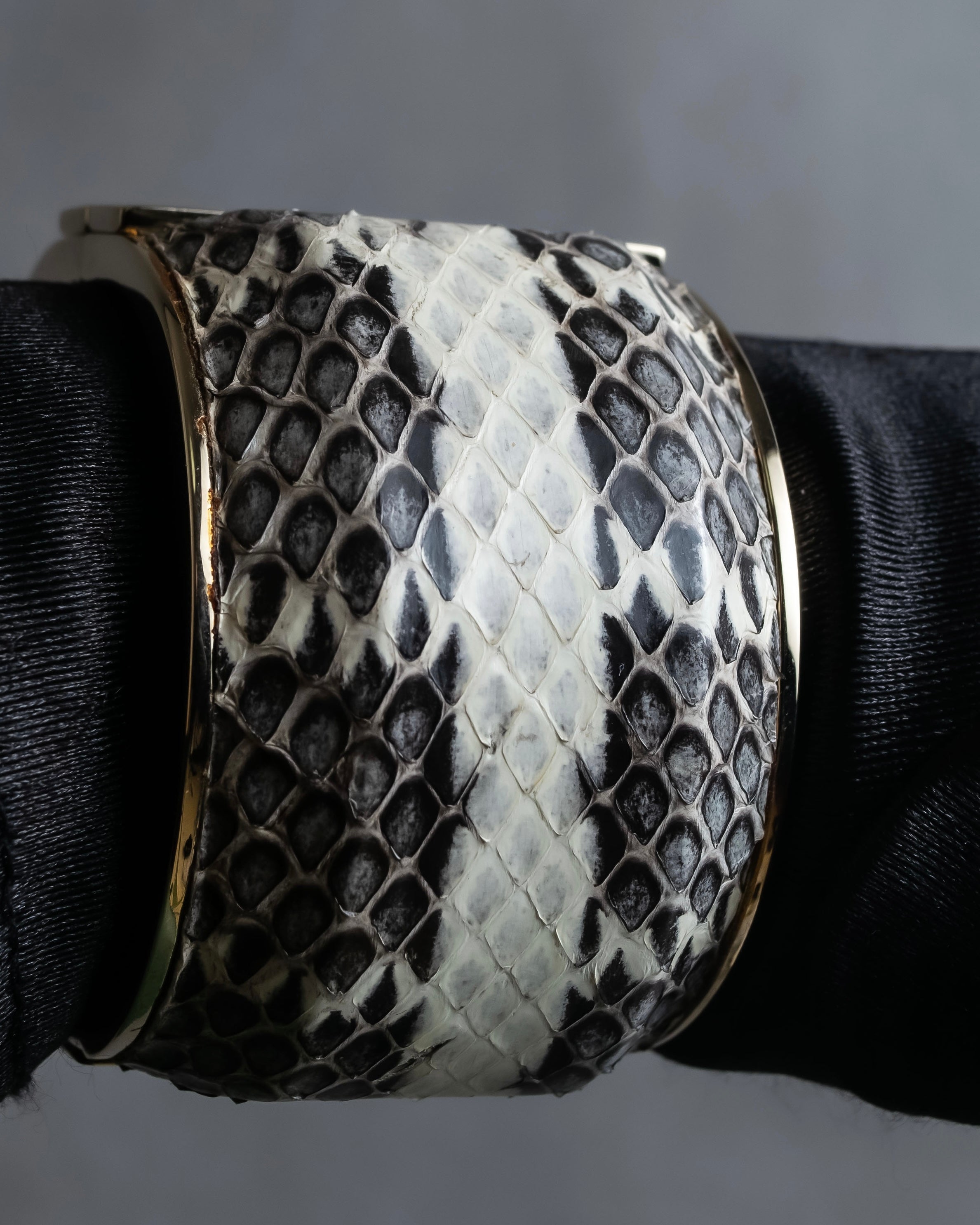 "BURBERRY" Python pattern metal hinge bangle