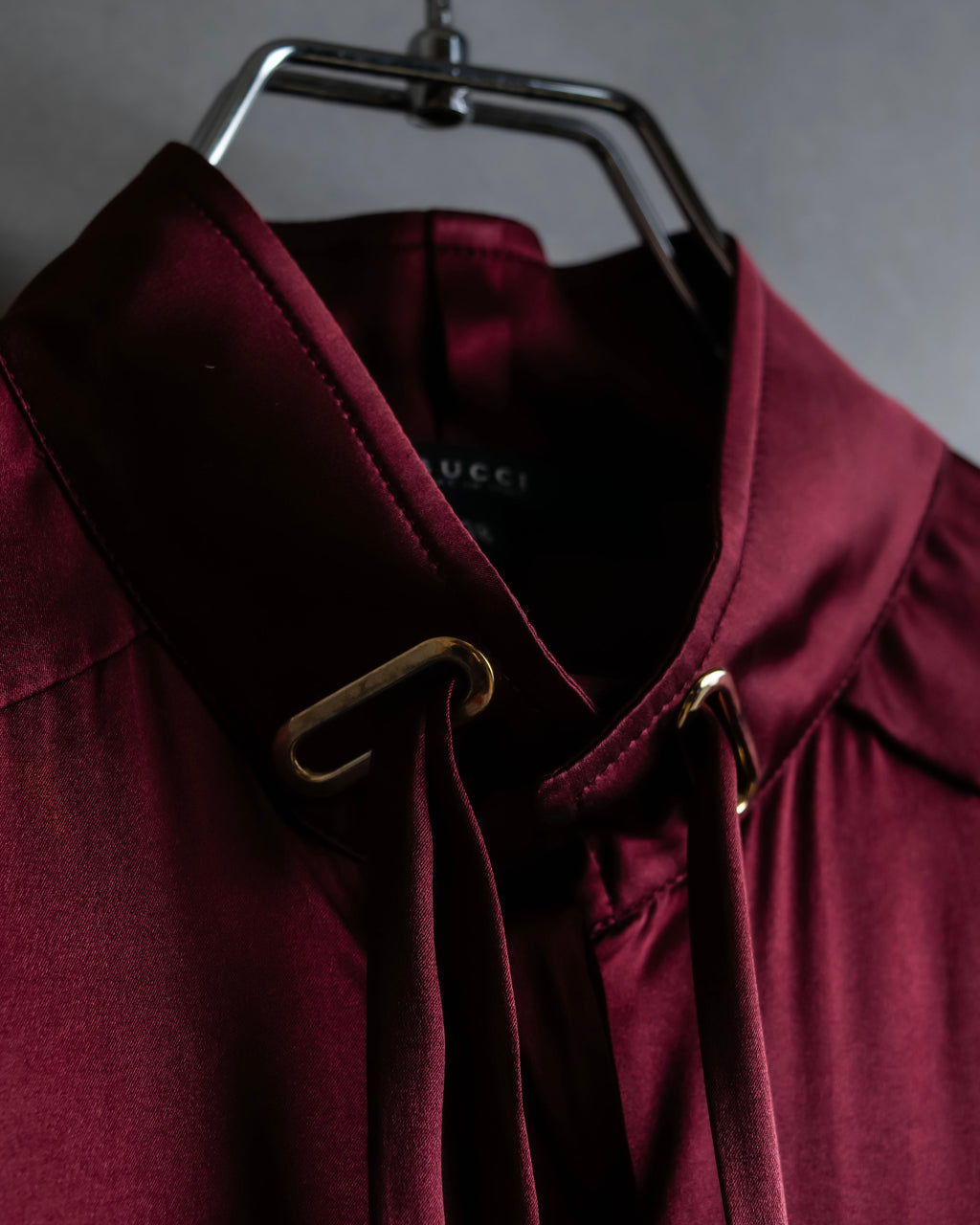 "GUCCI" Beautiful burgundy color silk bowtie shirt