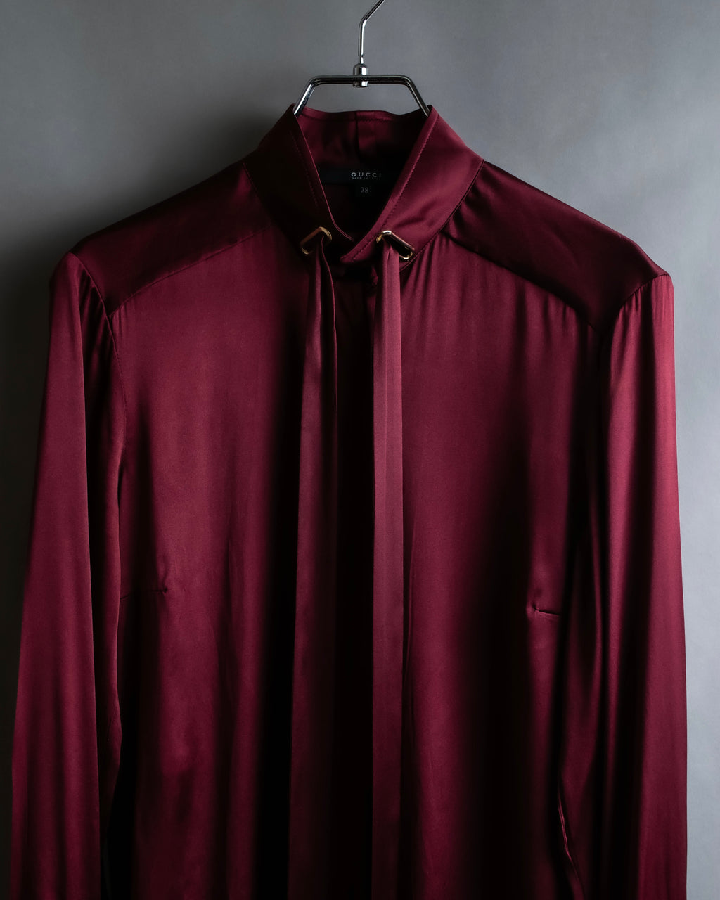 "GUCCI" Beautiful burgundy color silk bowtie shirt