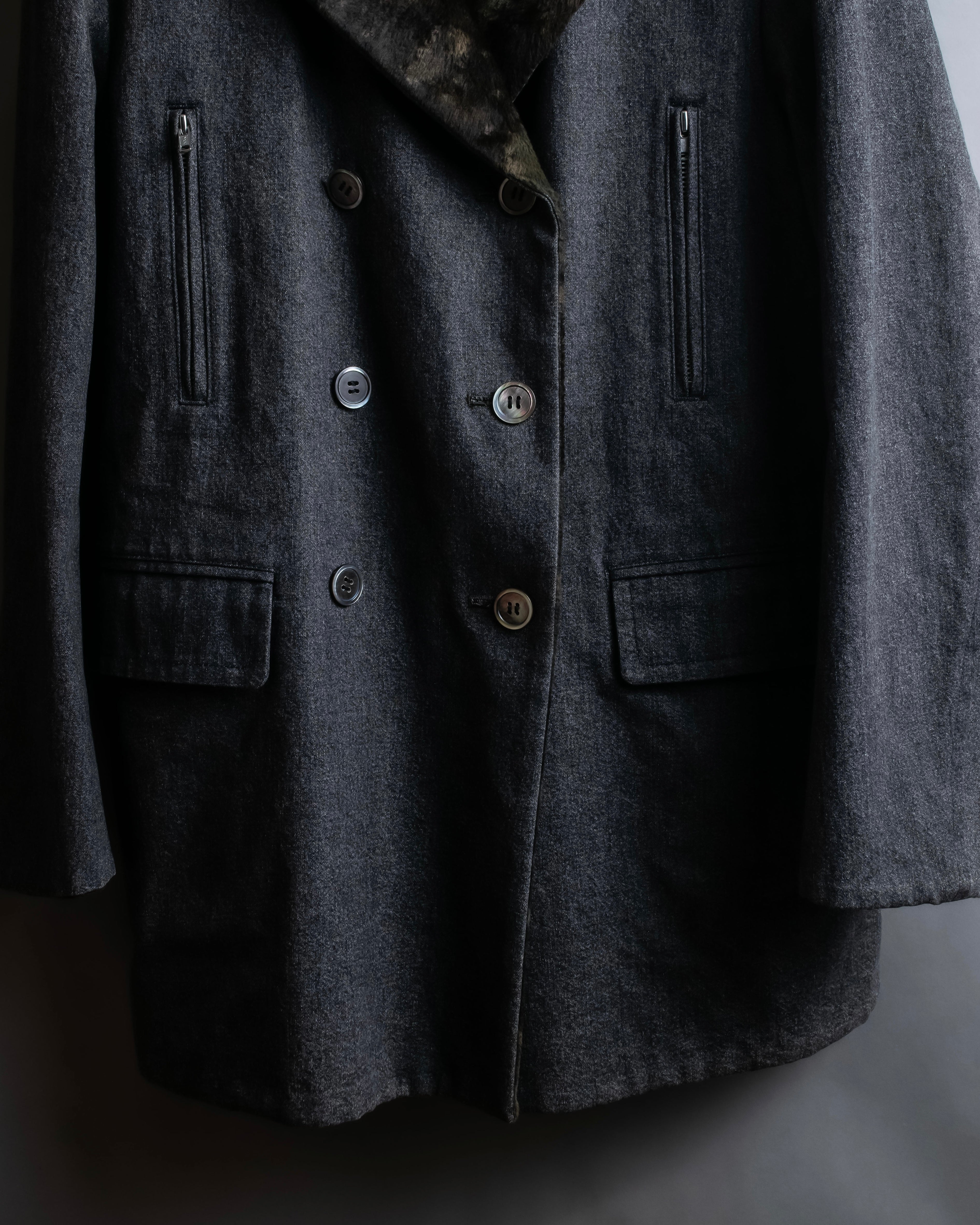 "tricot COMME des GARCONS" 
Double-breasted reversible fur tailored coat