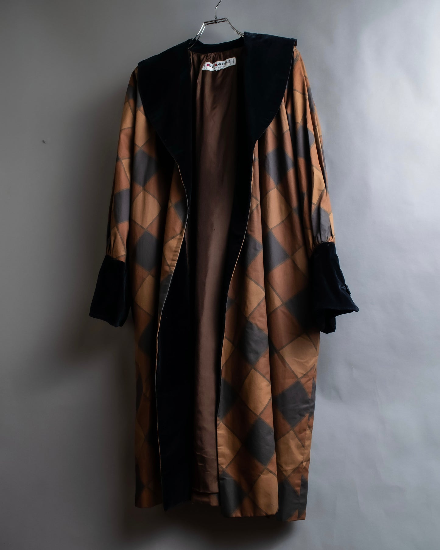 "Yves Saint Laurent Rive Gauche"
Argyle pattern velvet design shawl collar coat