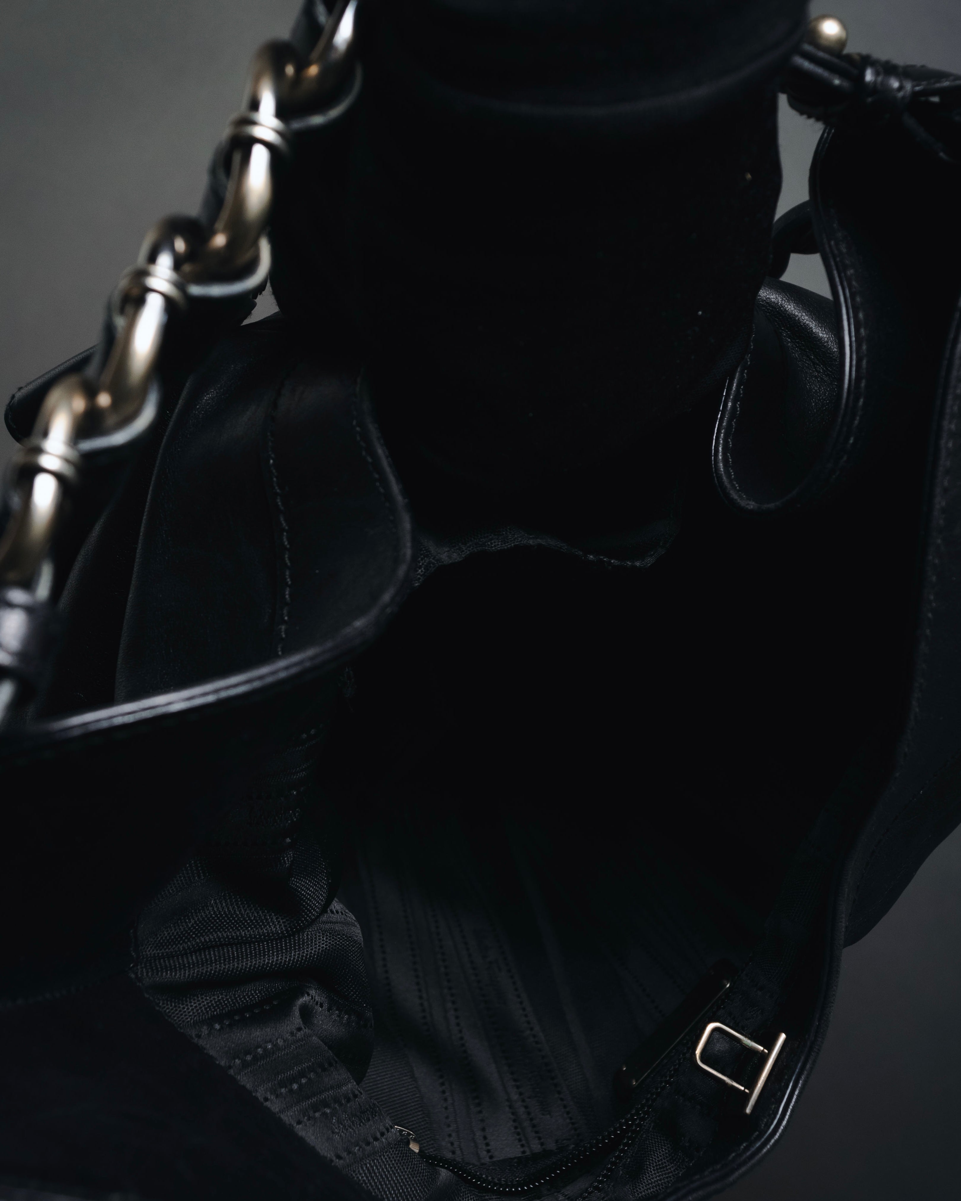 –SPECIAL– "Salvatore Ferragamo"
00’s Gancini gathered leather hobo bag