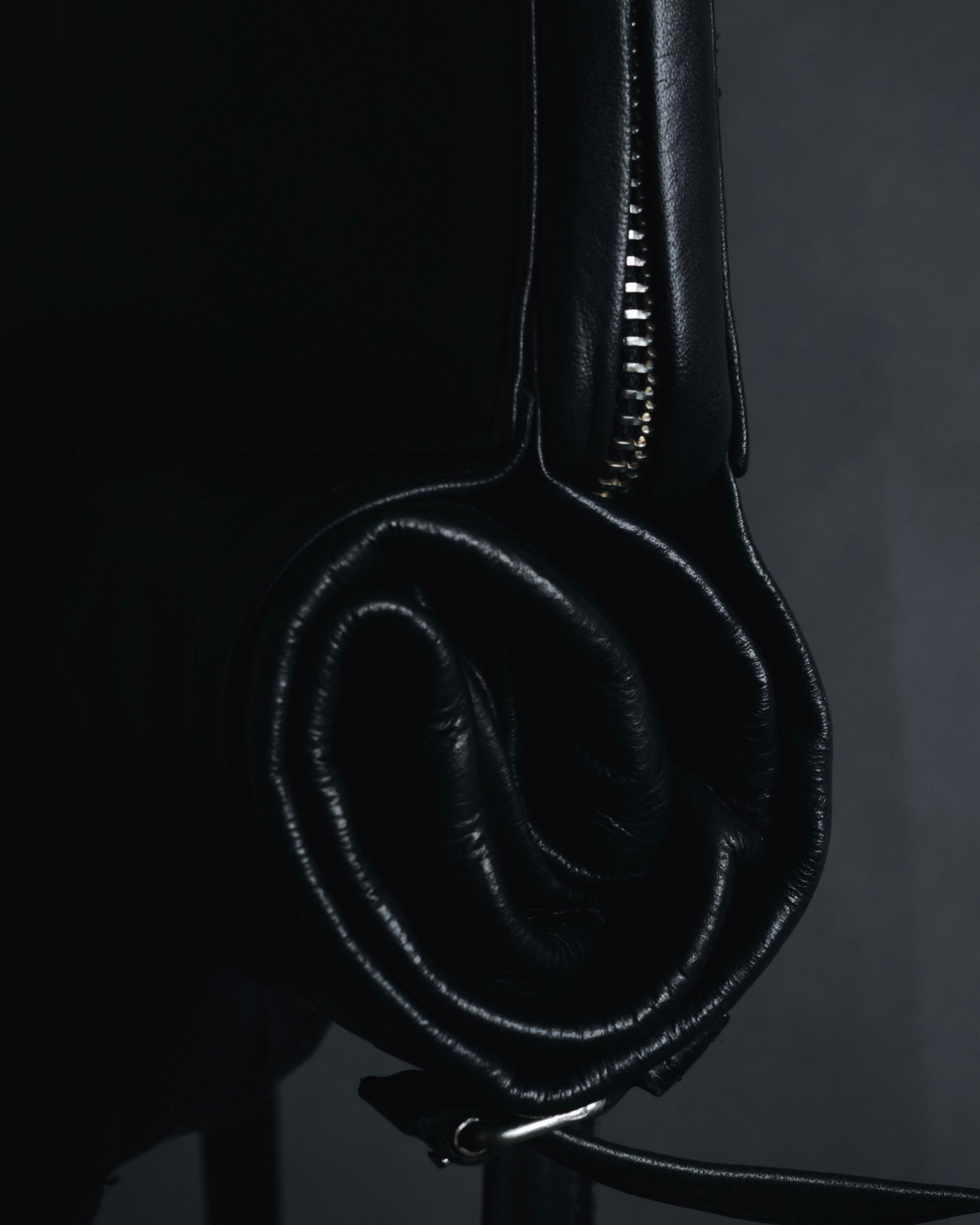 –SPECIAL– "ANN DEMEULEMEESTER" 2010-2013 Transformable roll-top vitello leather bag