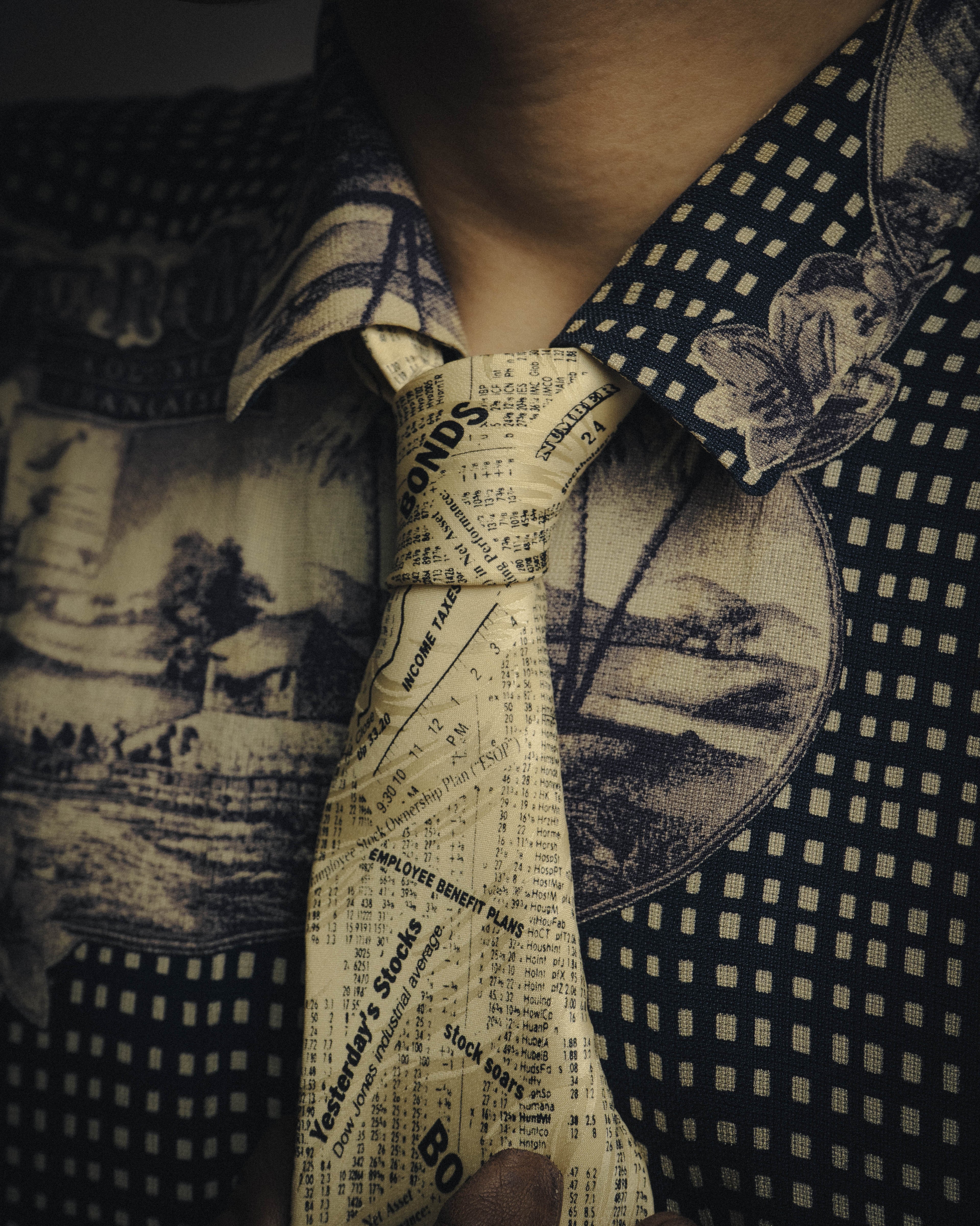 -MOOD MILLÉSIMES- 90’s-00’s financial newspaper print silk tie