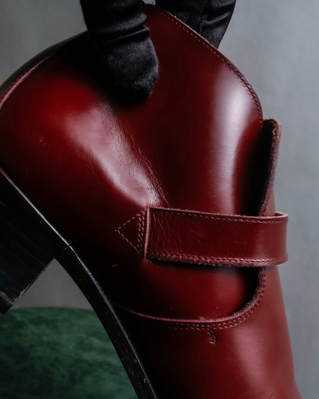 "tricot COMME des GARCONS"
 Belted heel leather pumps