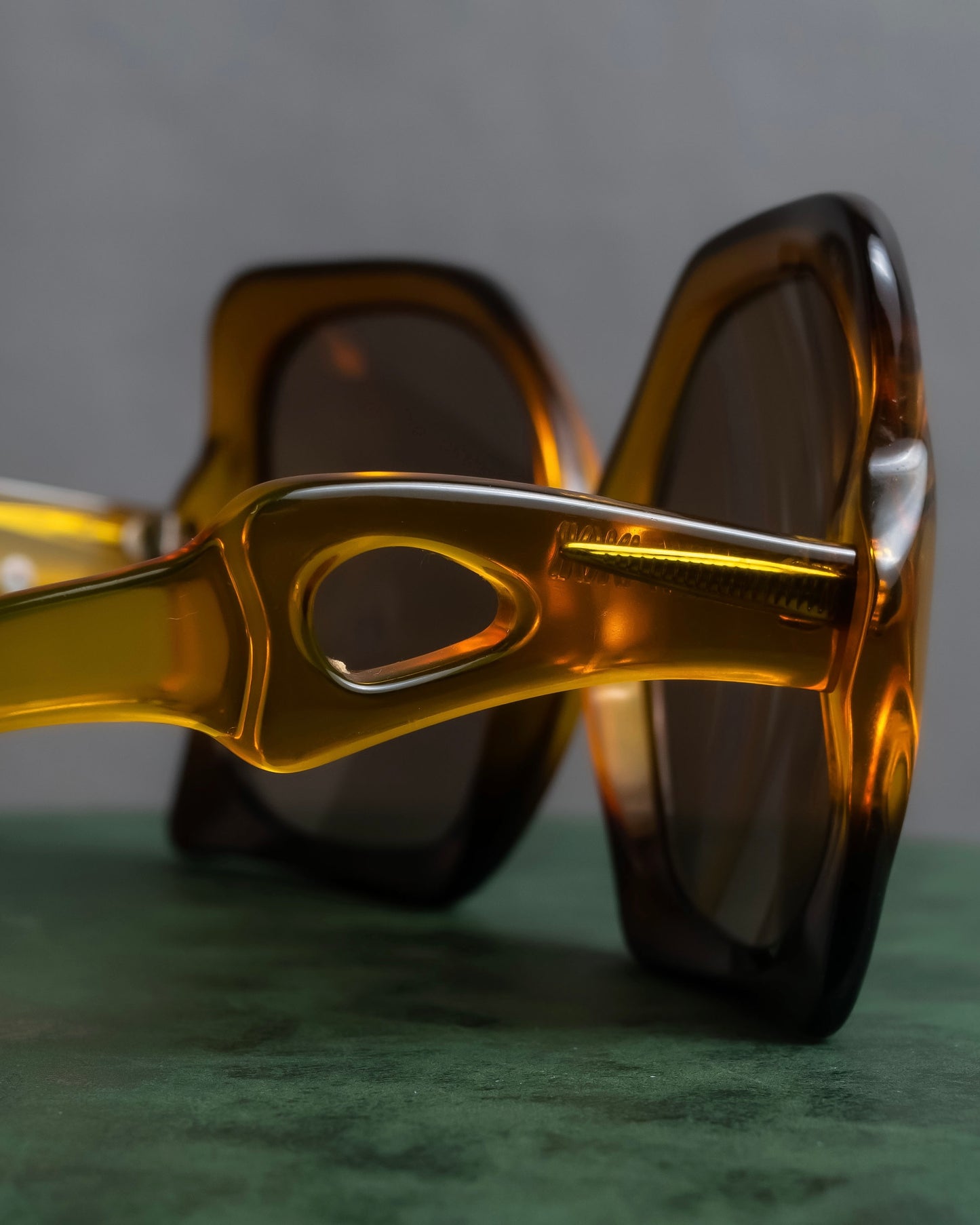 "Christian Dior" Mortal shell amber design square frame sunglasses