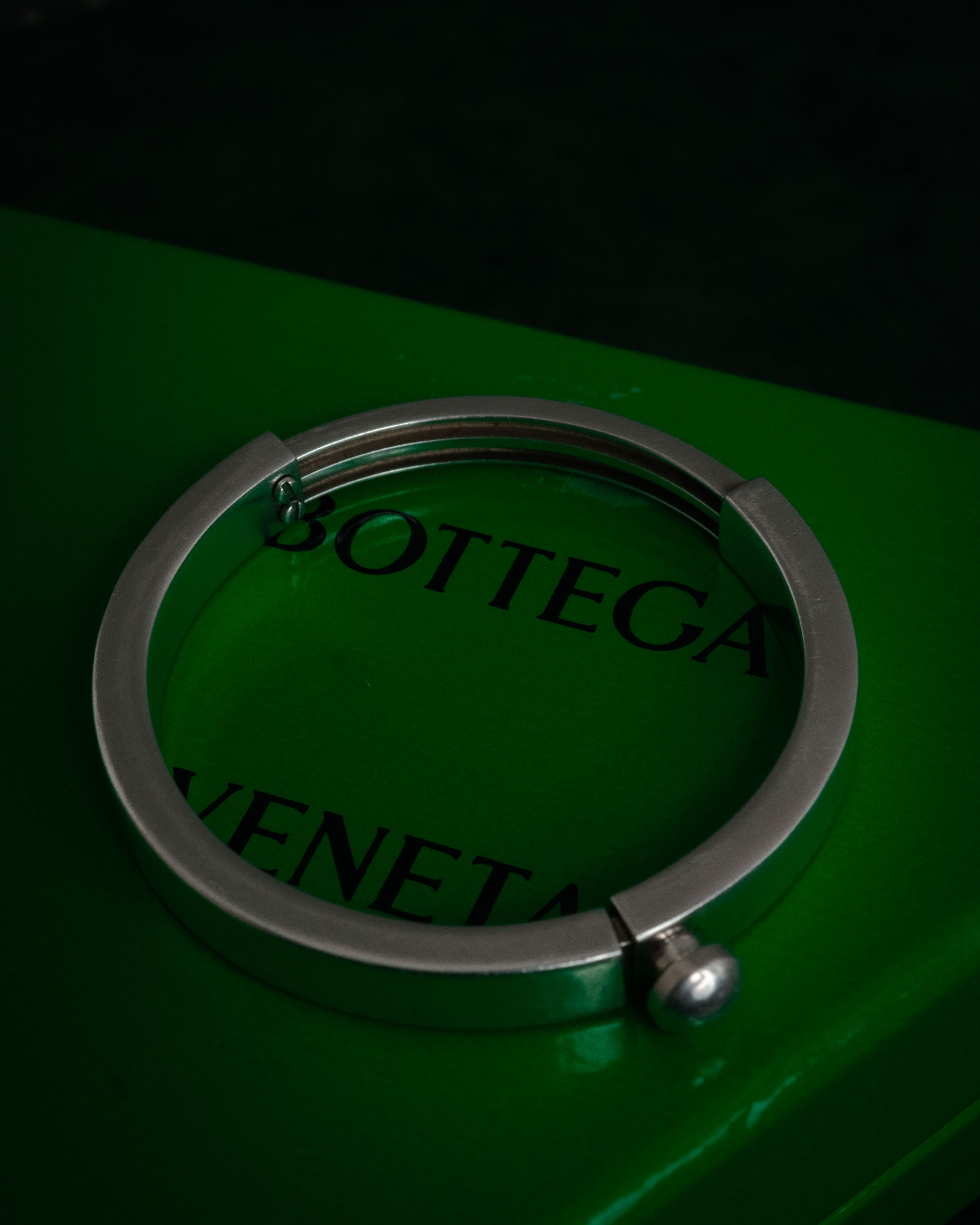 “BOTTEGA VENETA” 2019-2024 Sculptural hinged bangle