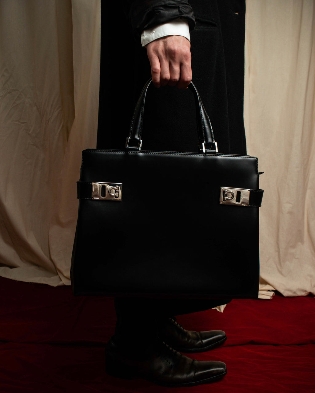 "Salvatore Ferragamo" Gancini motif both sides design leather hand bag