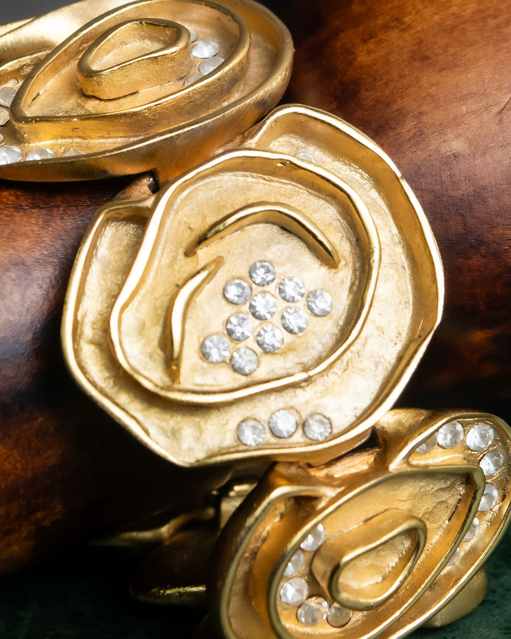 "BALENCIAGA" Wavy uneven motif design gold bracelet