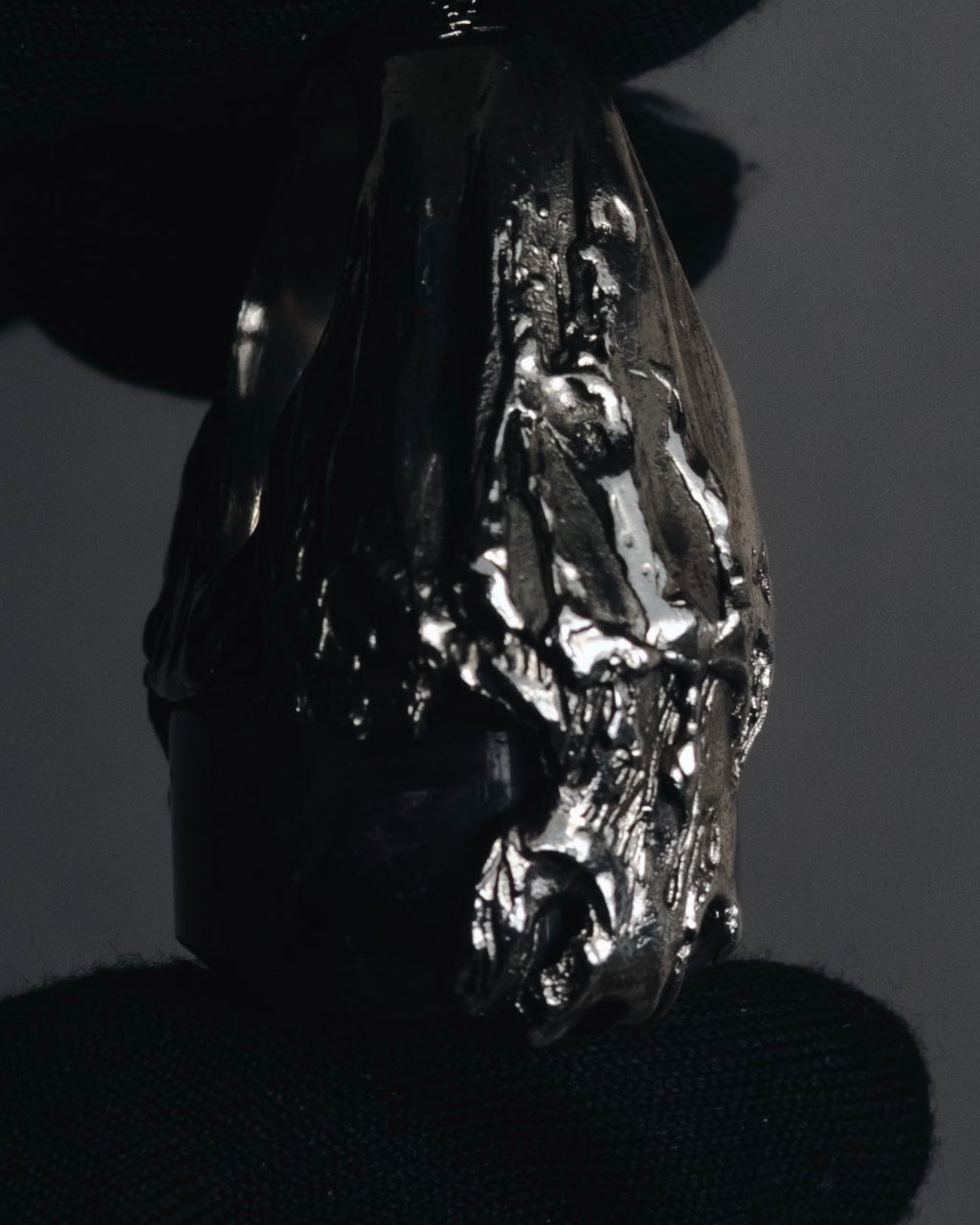 "YVES SAINT LAURENT" 00’s Amethyst stone signet ring