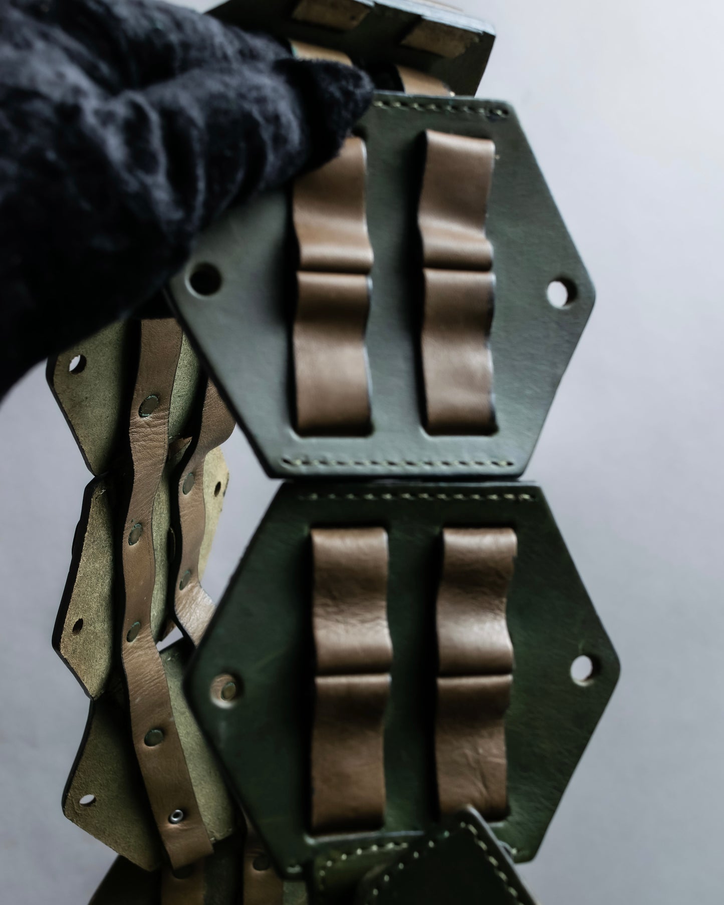 "ISSEY MIYAKE" Hexagonal part design braided leather belt