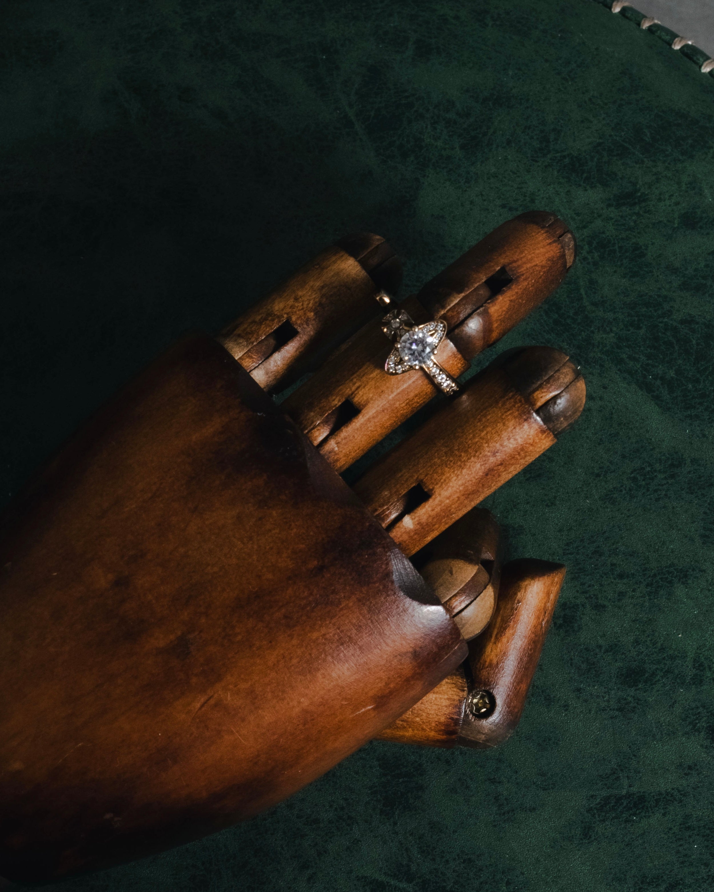 "Vivienne Westwood" Iconic orb motif open band ring