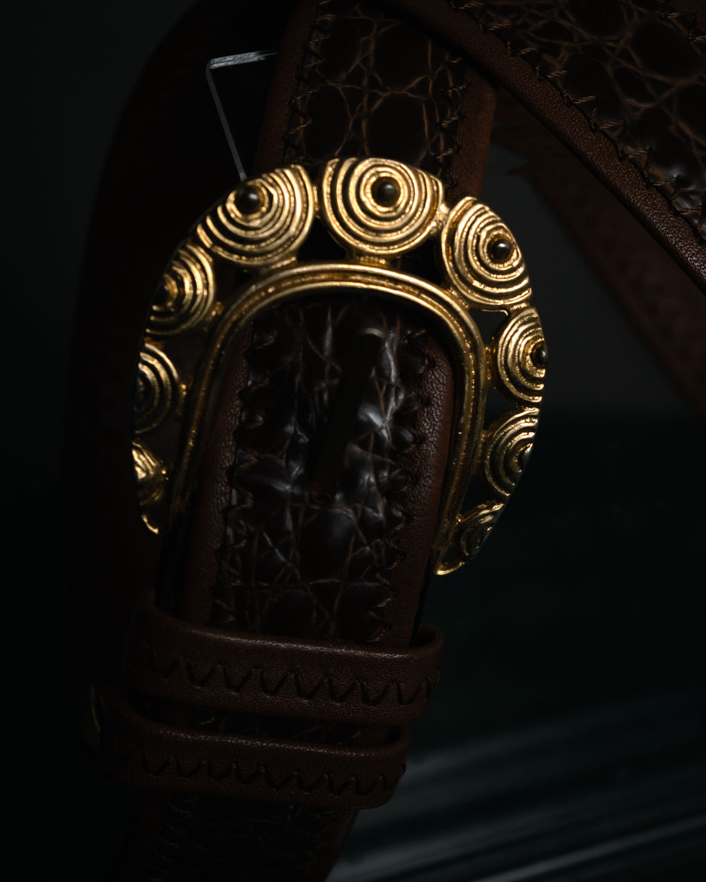 “BALENCIAGA” 2018’s- Archive-inspired spiral buckle belt