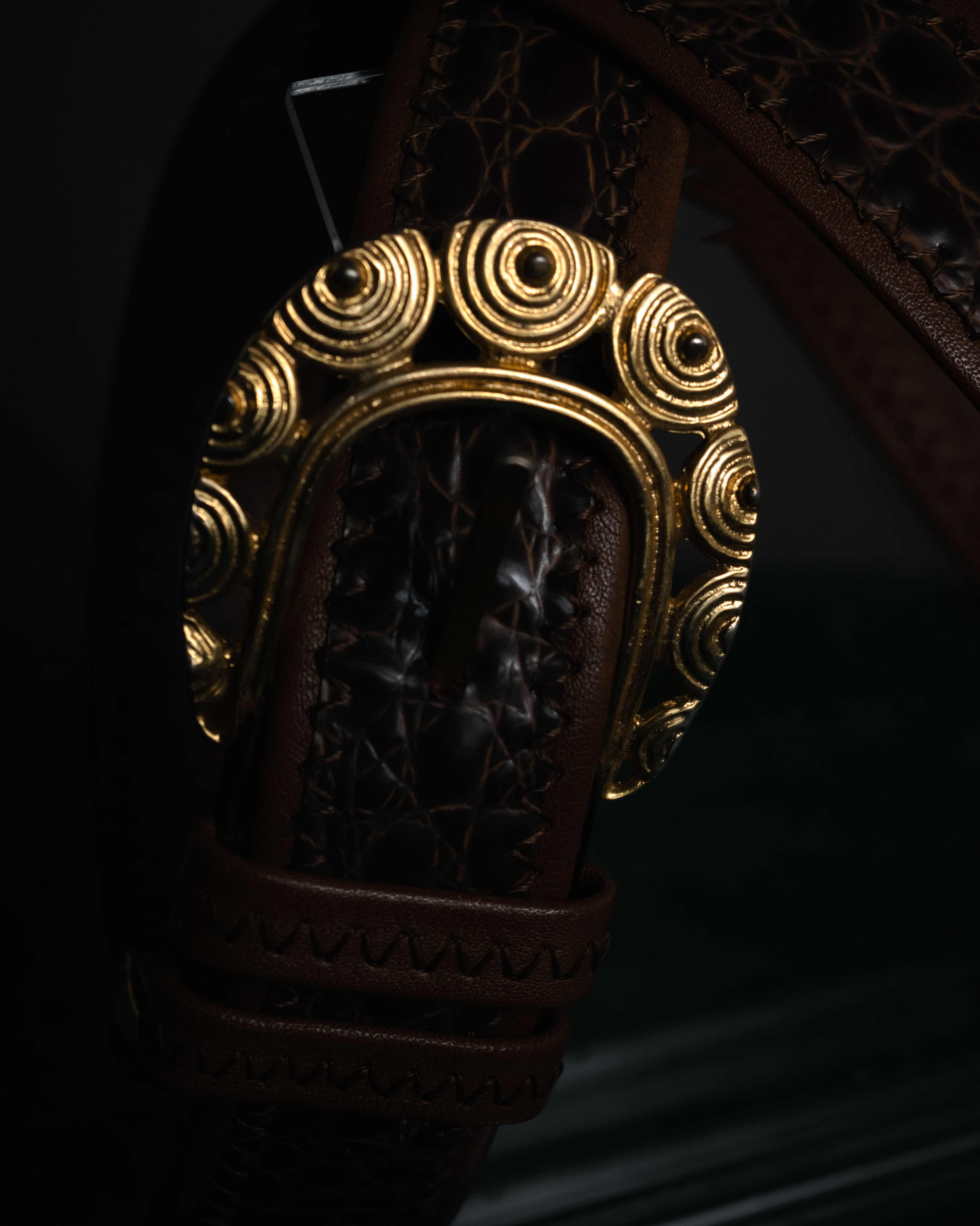 “BALENCIAGA” 2018’s- Archive-inspired spiral buckle belt