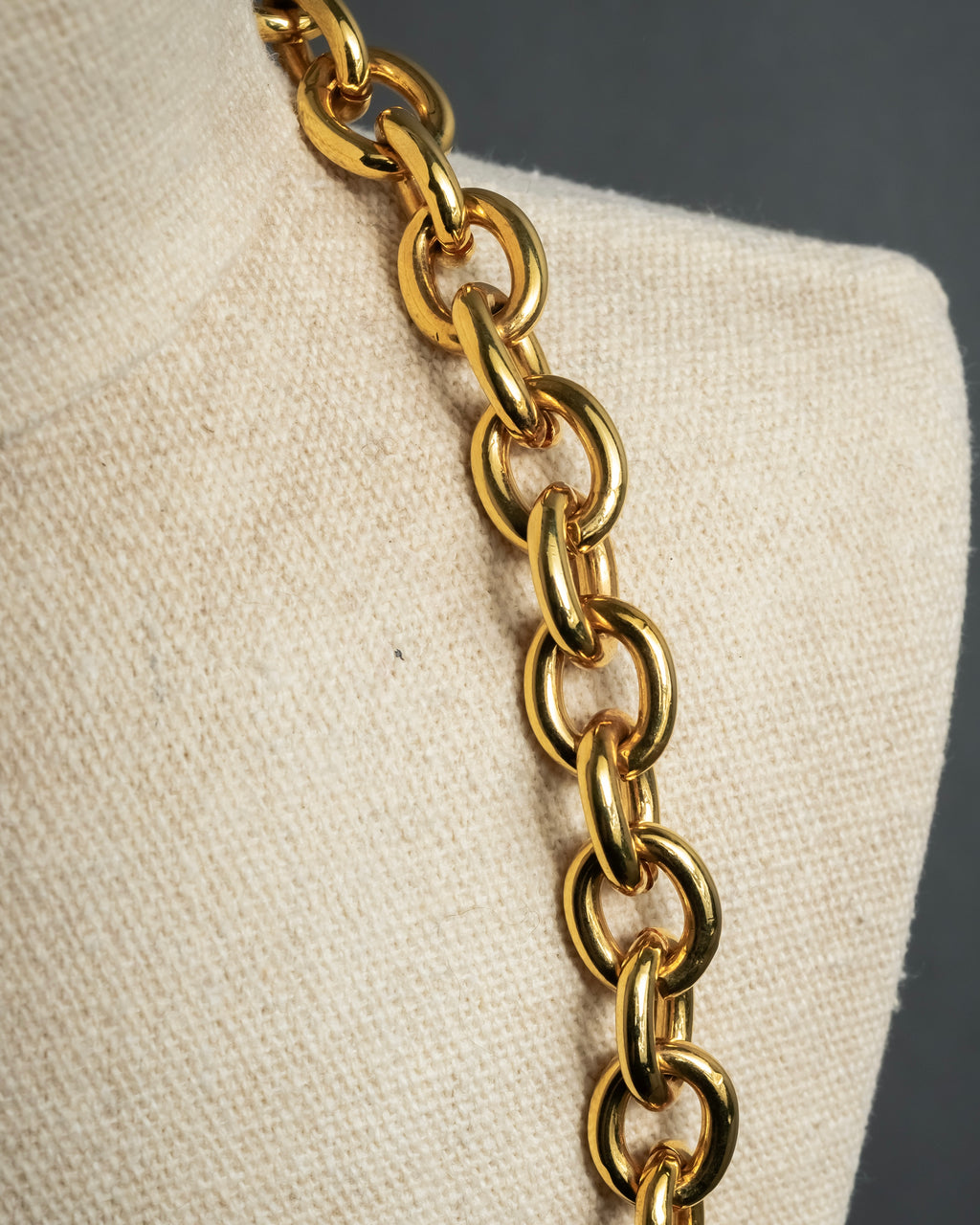 "CELINE" AVENUE MONTAIGNE 38 design gold necklace & belt