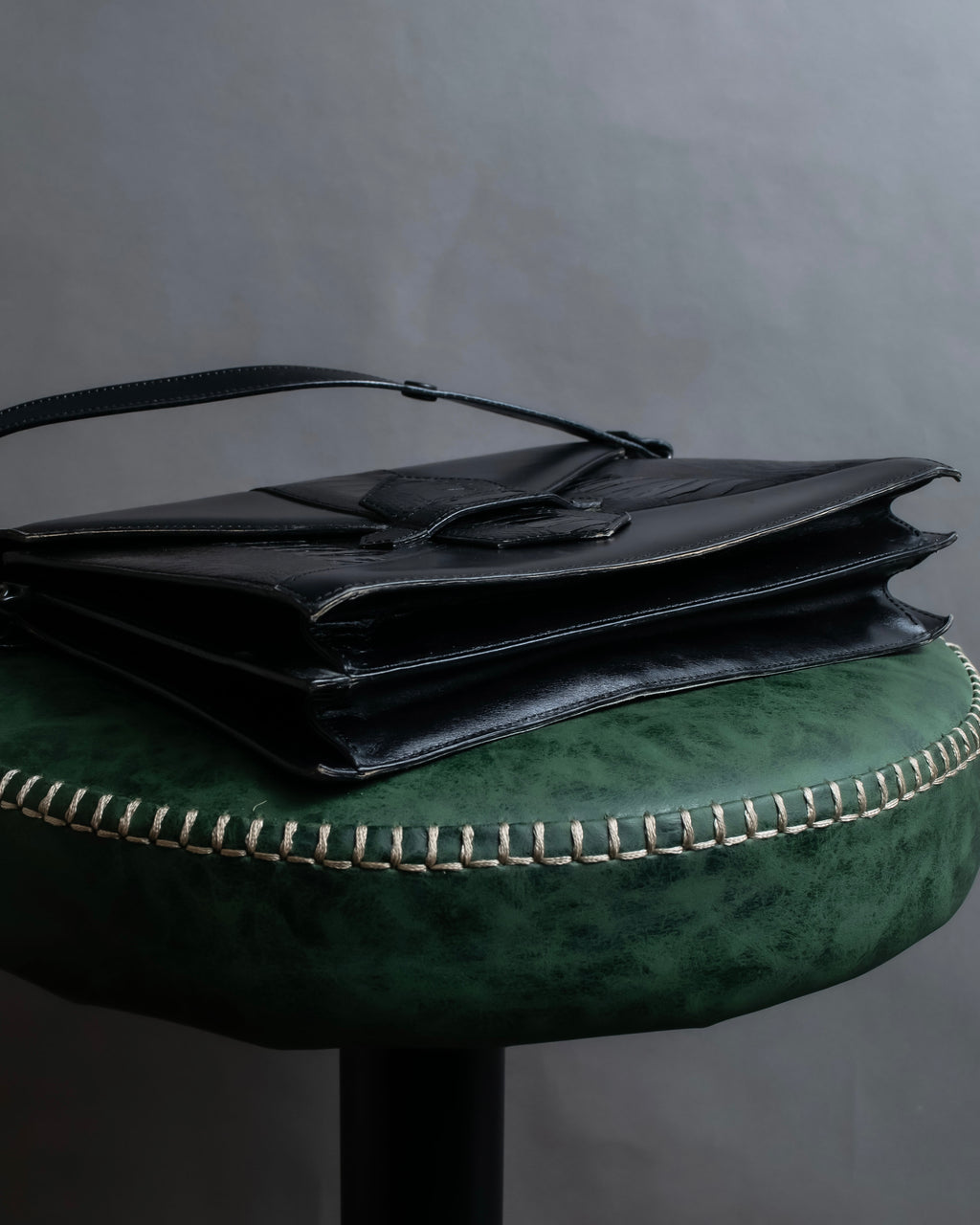 "YVES SAINT LAURENT" Crocodile embossed combination design leather bag